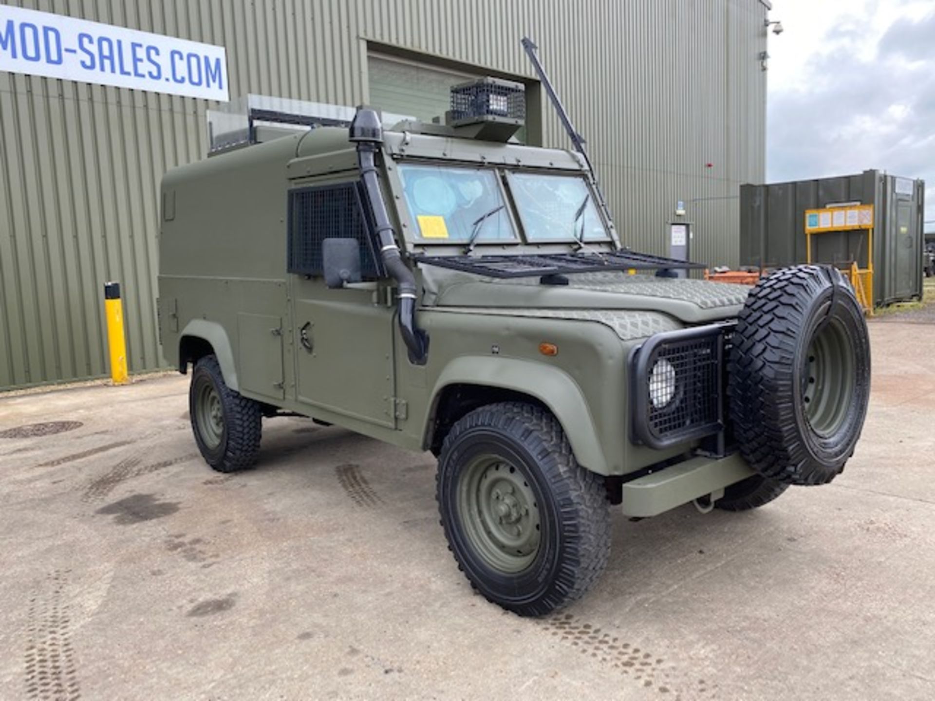 LAND ROVER SNATCH 2B 300 TDi ONLY 7935 RECORDED KMS - Image 2 of 49