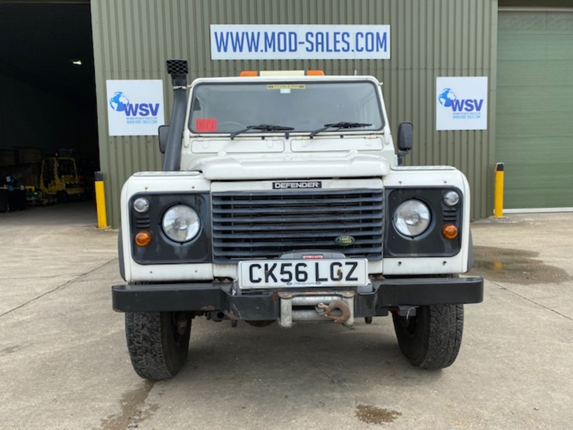 LAND ROVER DEFENDER 110 TD5 HARDTOP FITTED WINCH, SNORKEL AND WORKSHOP INTERIOR - Image 6 of 53