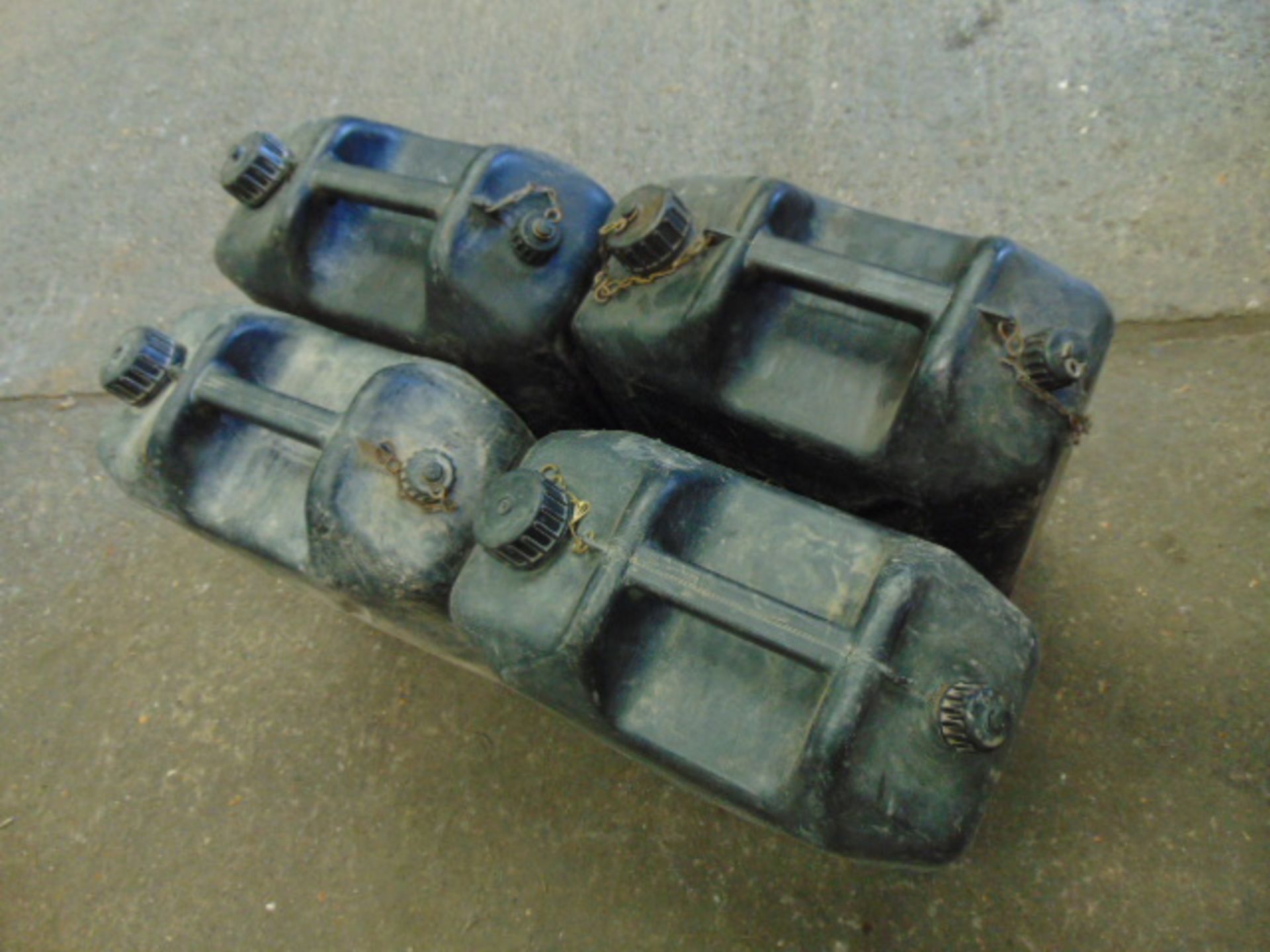 4 x Standard Nato 5 gall Water Jerry Cans - Image 2 of 3