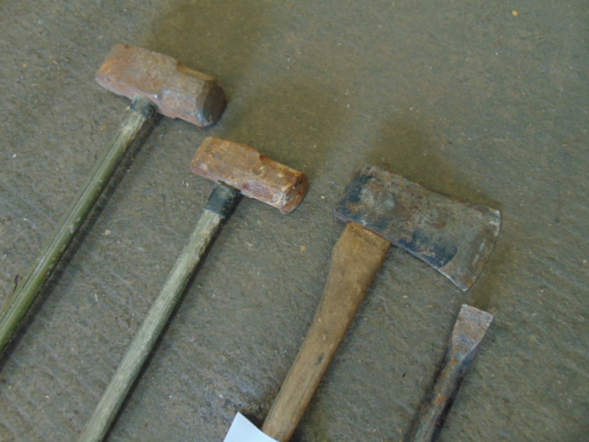 2 x Sledge Hammers, 1 x Axe & 1 x Breaker Bar - Image 2 of 3