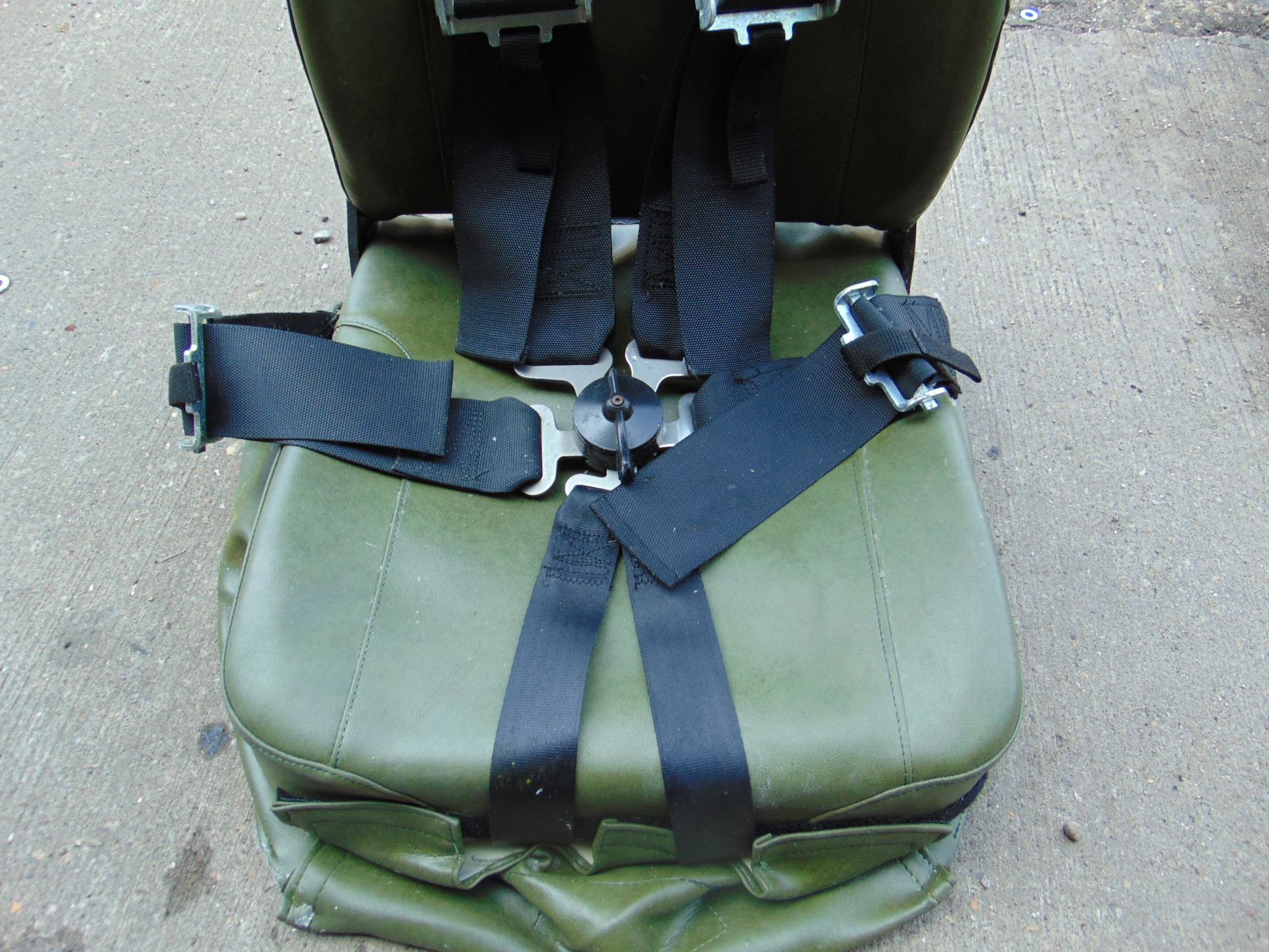 SEAT WITH 6 POINT HARNESS - Image 2 of 4