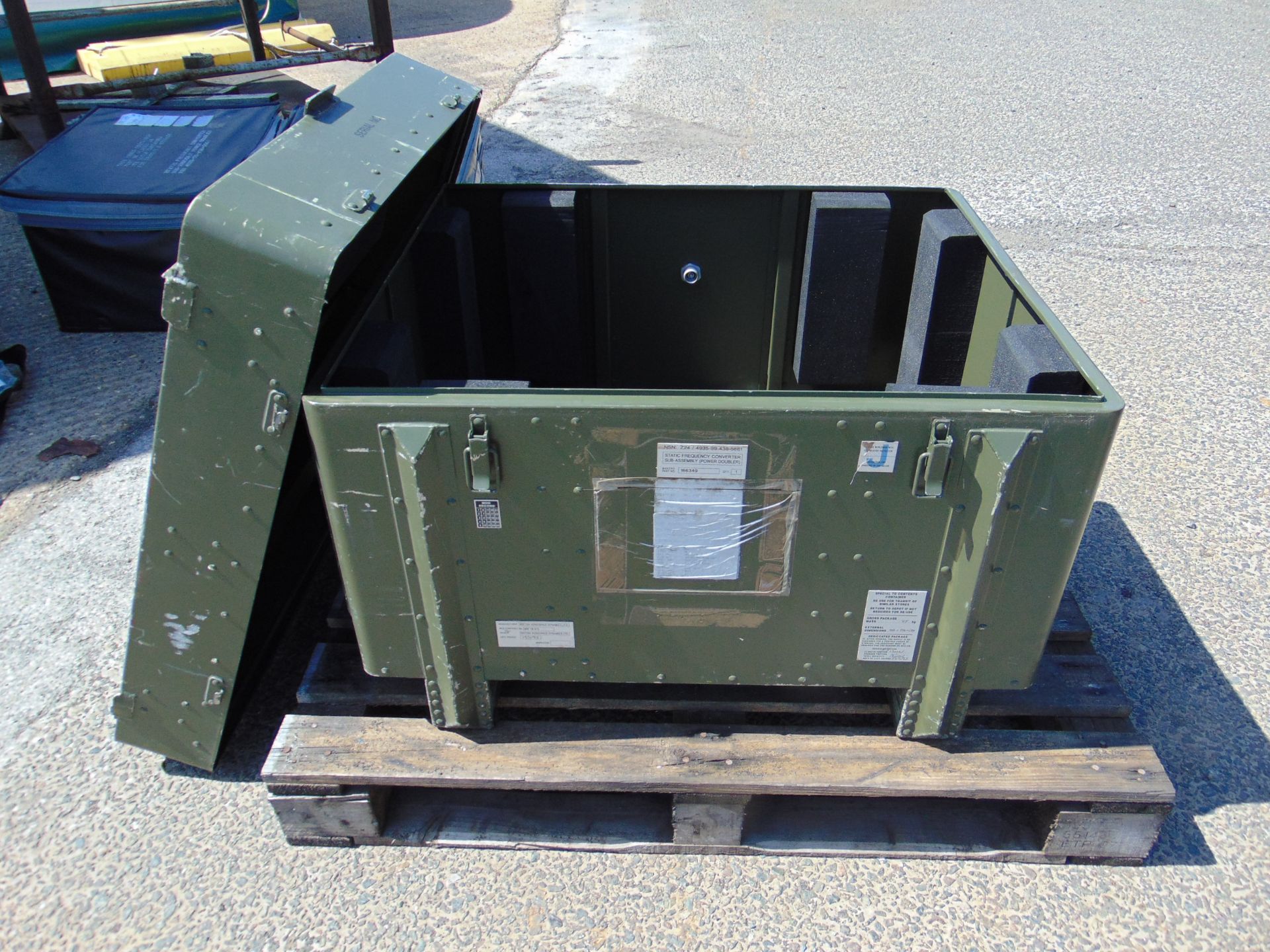 Large Heavy Duty Secure Storage Box as shown - Image 6 of 8