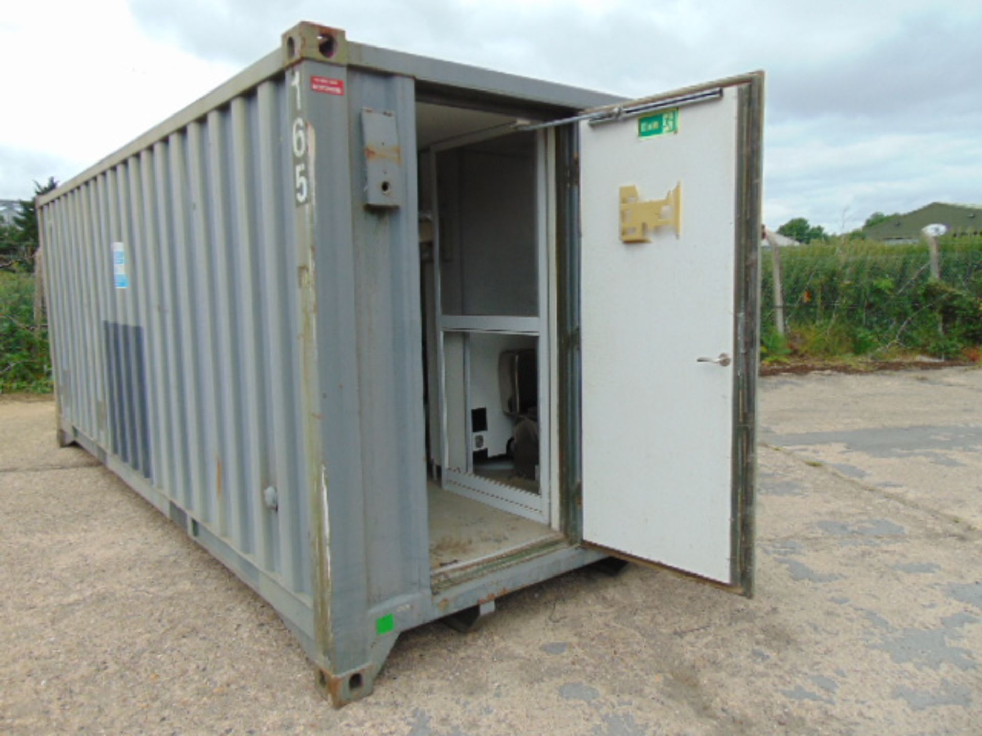 Front Line Ablution Unit in 20ft Container with hook loader, Twist Locks Etc - Image 9 of 19