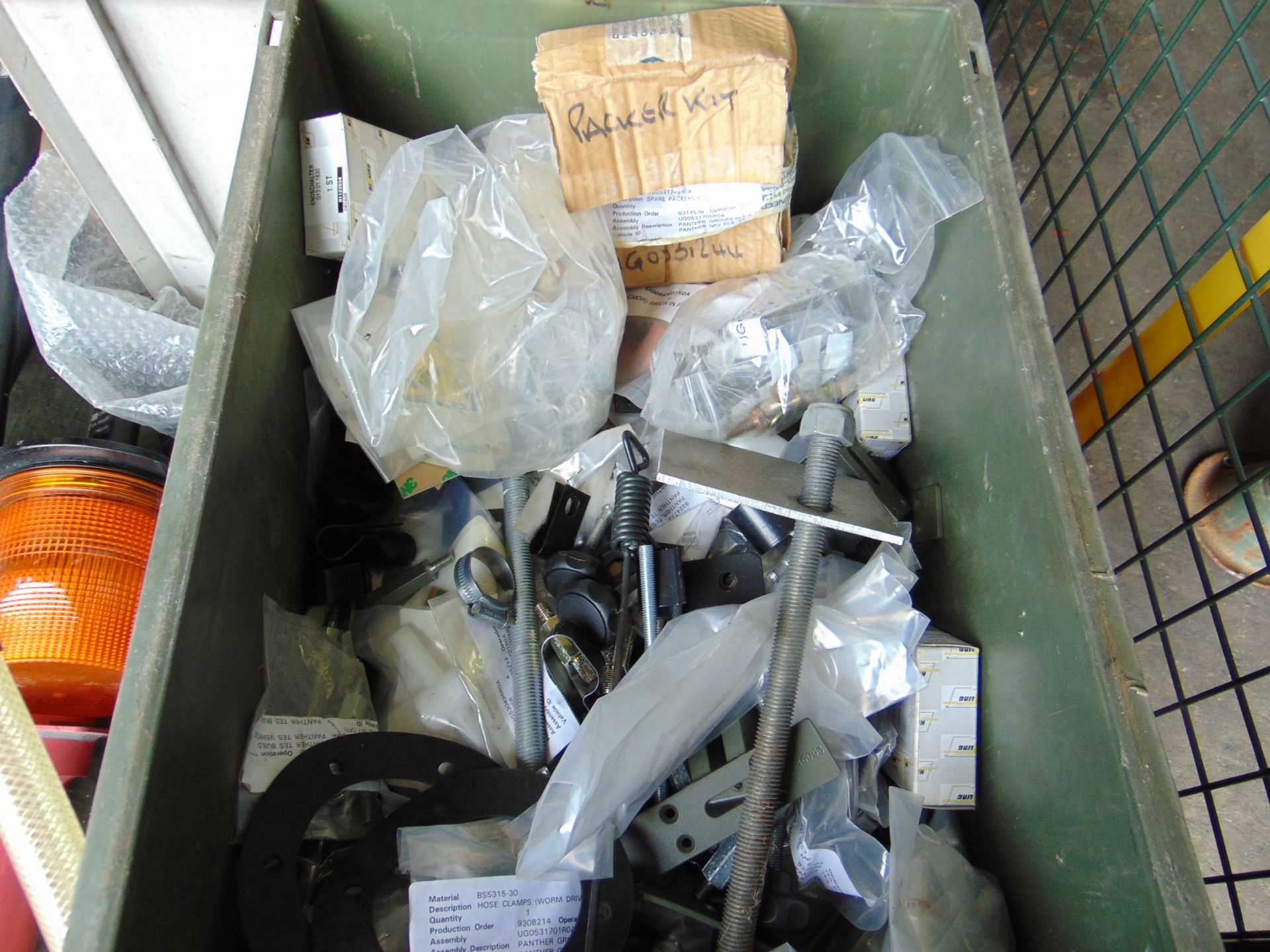BOX OF ASSORTED NUTS, BOLTS AND VARIOUS ITEMS - Image 2 of 4