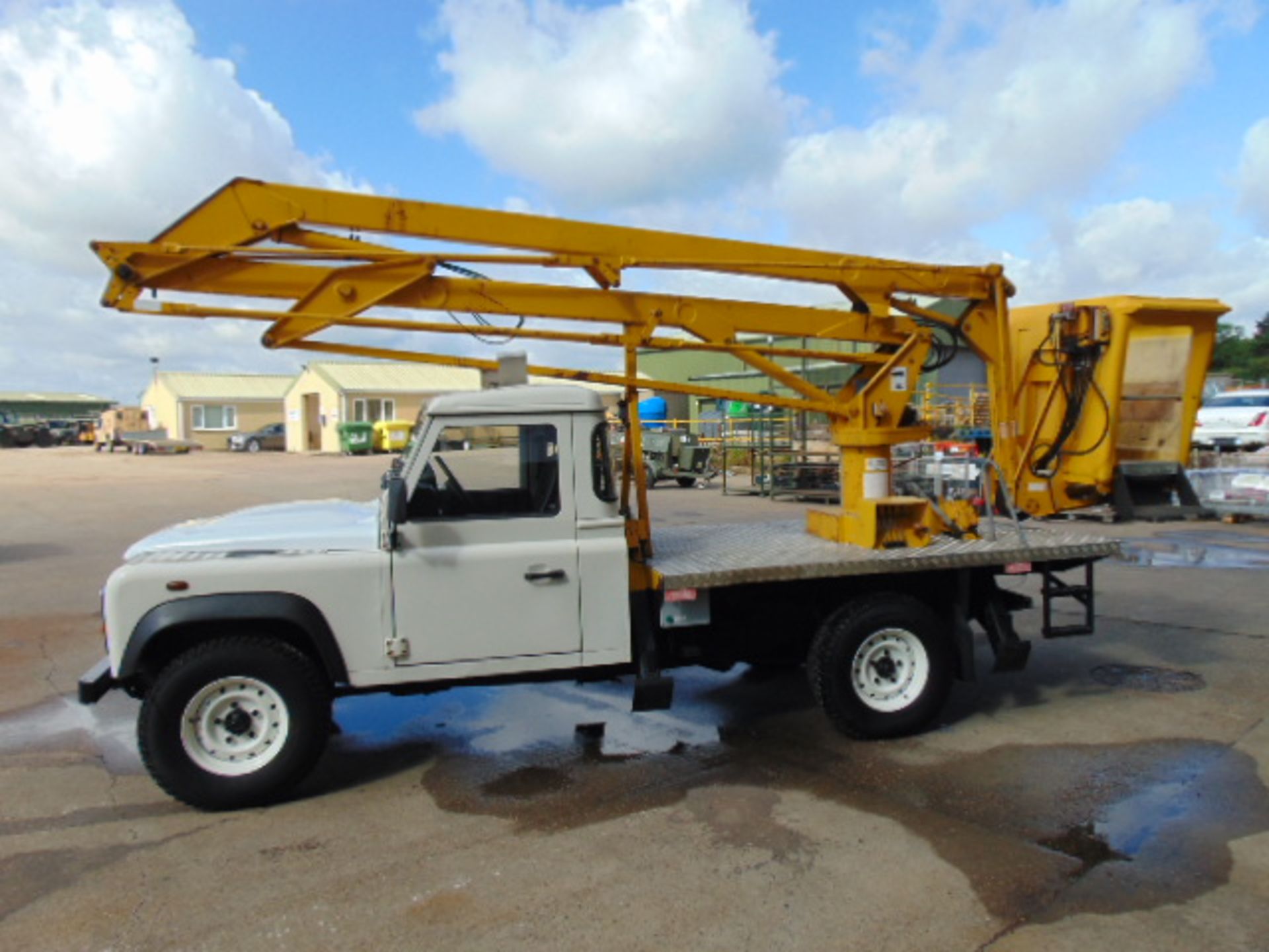 2010 Land Rover Defender 130 2.4 Puma Cherry Picker / Access Lift ONLY 83,760 MILES! - Image 7 of 32