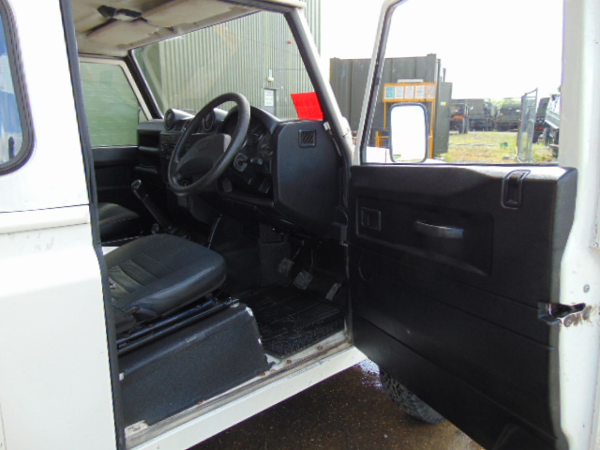 2010 Land Rover Defender 130 2.4 Puma Cherry Picker / Access Lift ONLY 83,760 MILES! - Image 25 of 32