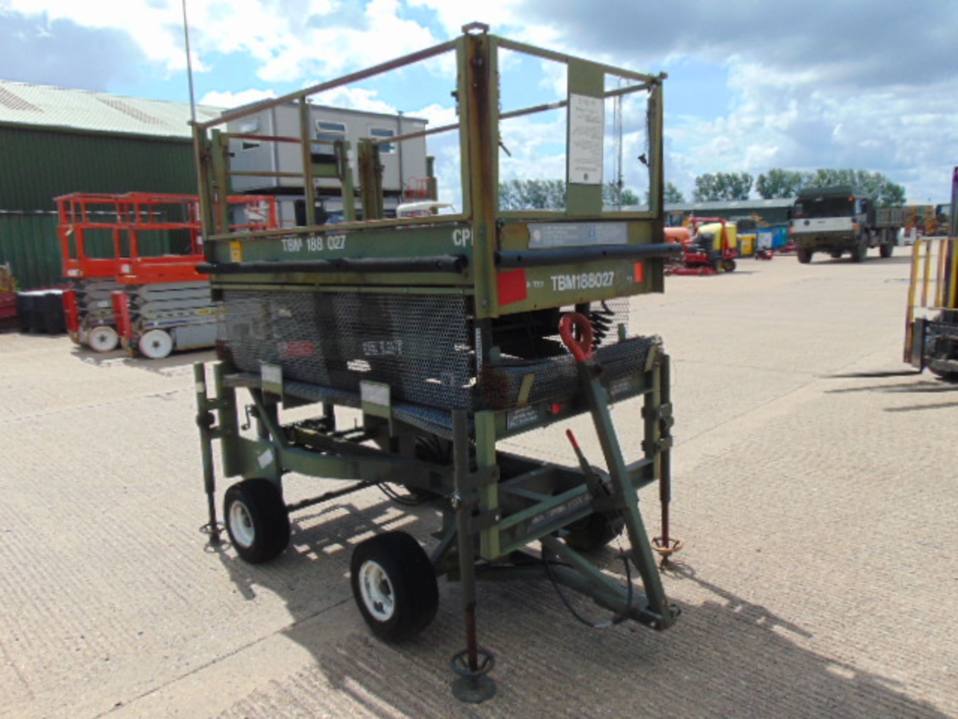 Ex RAF UK Lift Model 002800153 MAP Hydraulic Access Plataform - Image 7 of 8