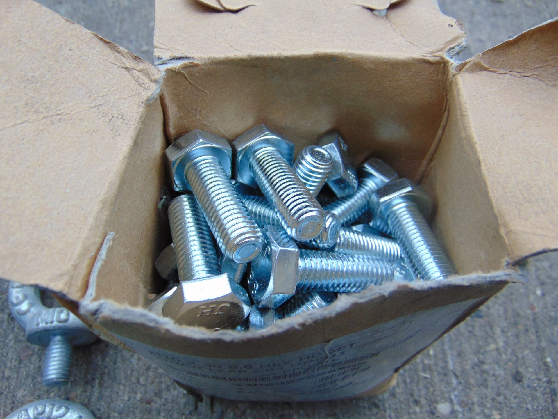 15 x M10 0.23t EYEBOLTS, 3 x WIRE ROPE CLAMPS, 30CWT D SHACKLE AND A BOX OF M10 x 30mm BOLTS - Image 6 of 6