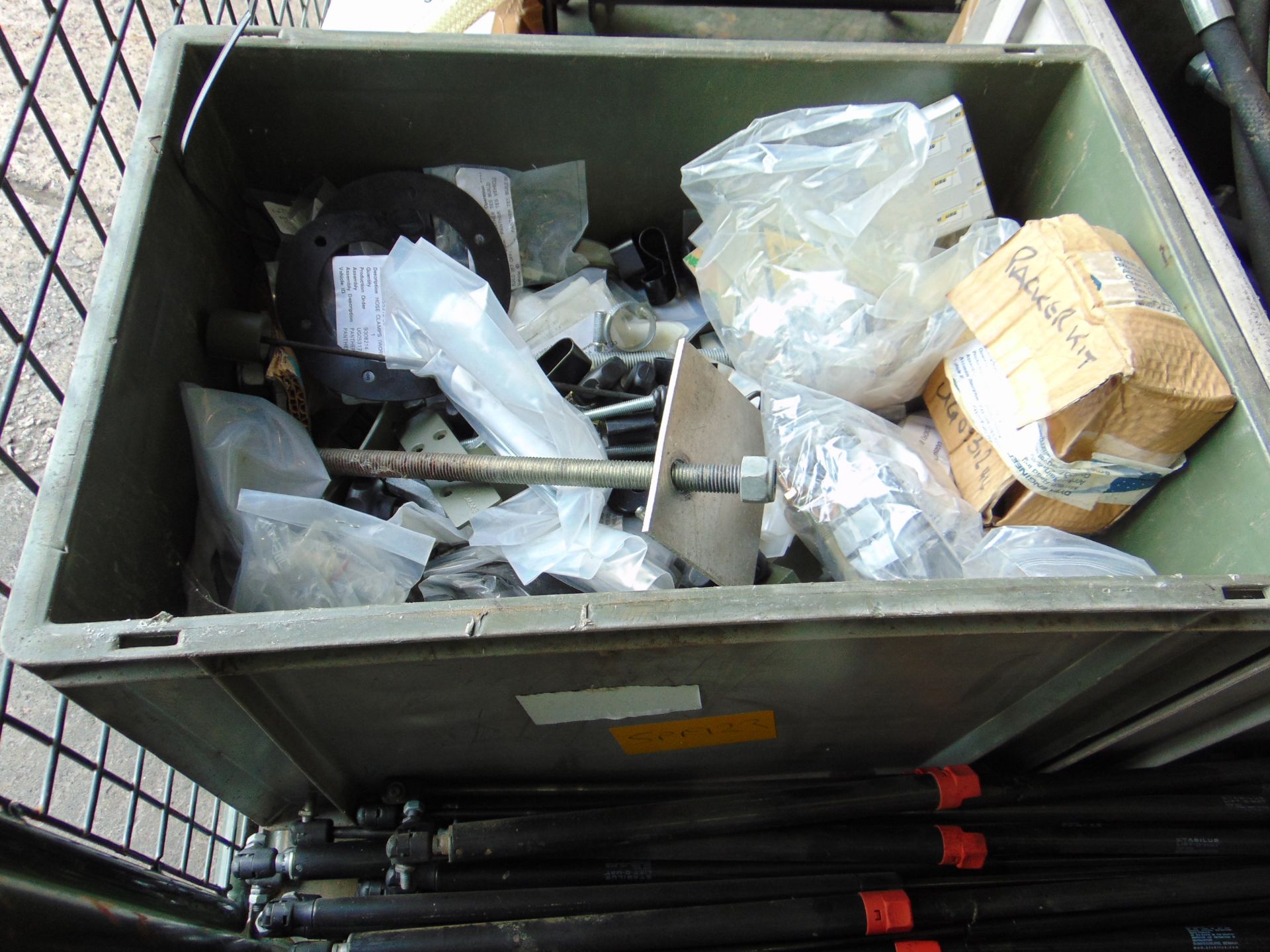 BOX OF ASSORTED NUTS, BOLTS AND VARIOUS ITEMS - Image 4 of 4