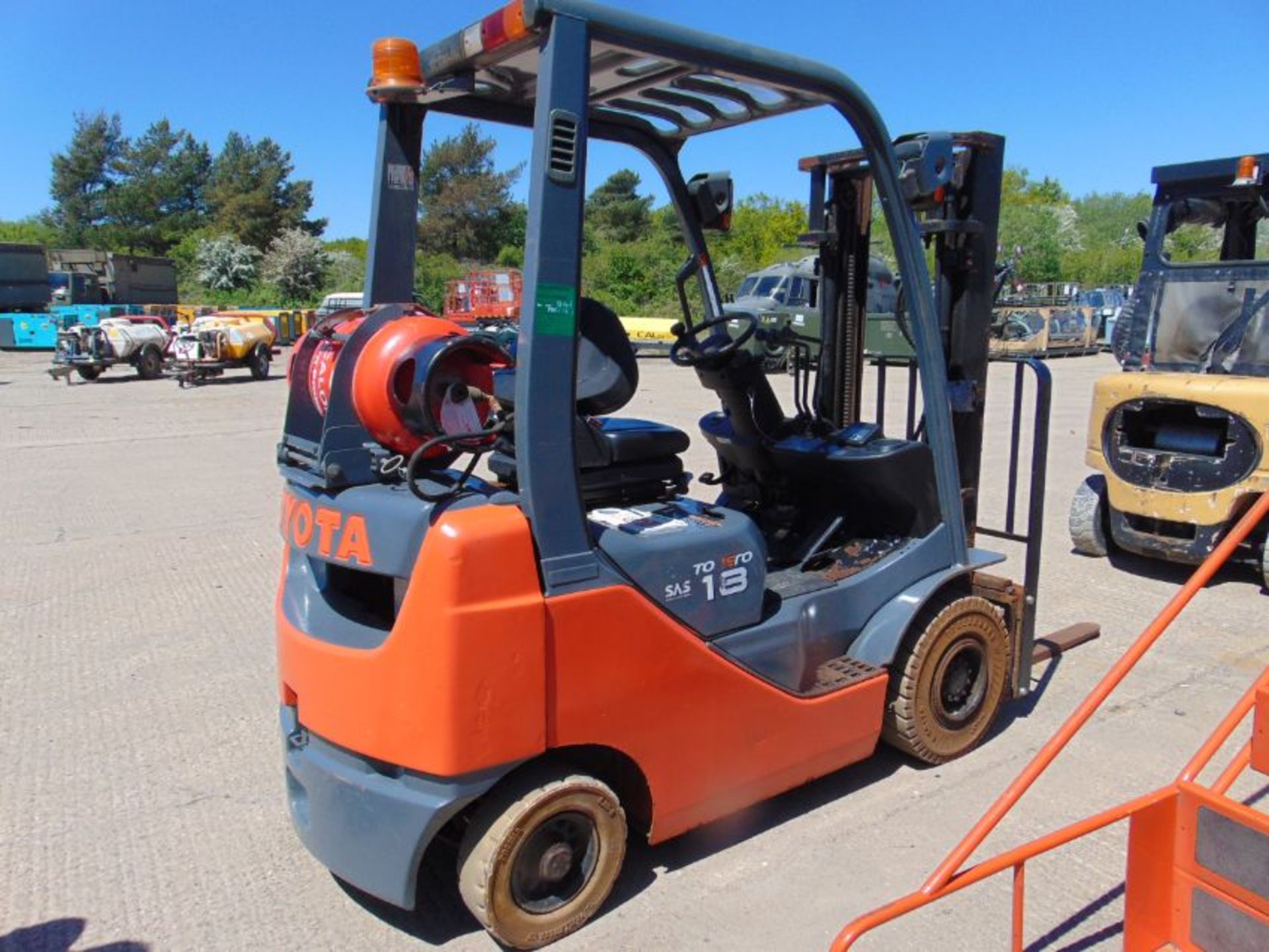 2014 Toyota Tonero 18 Forklift ONLY 4,893 HOURS! - Image 2 of 9