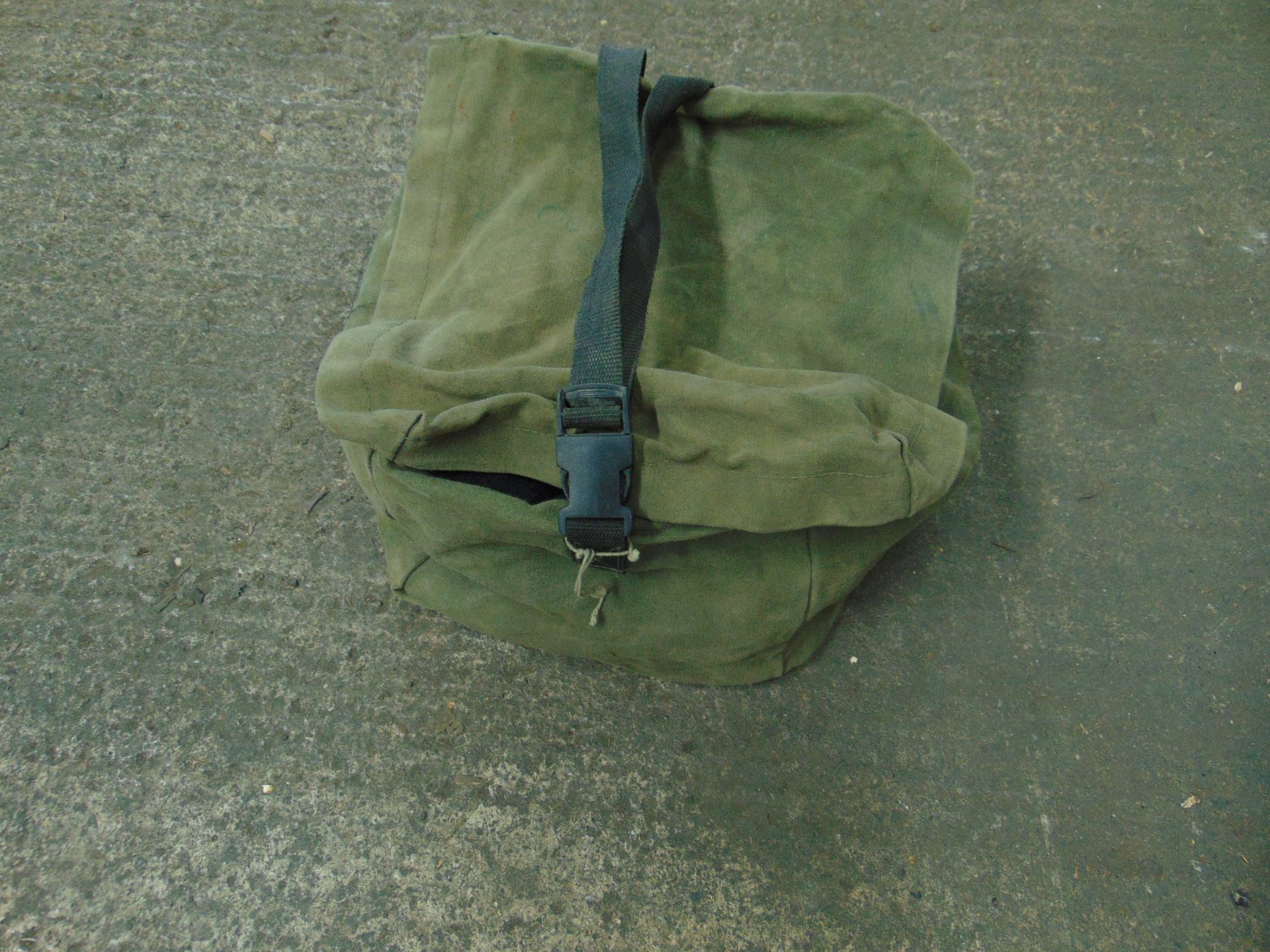 16 x GREEN RATCHET STRAPS WITH CANVAS BAG - Image 5 of 5