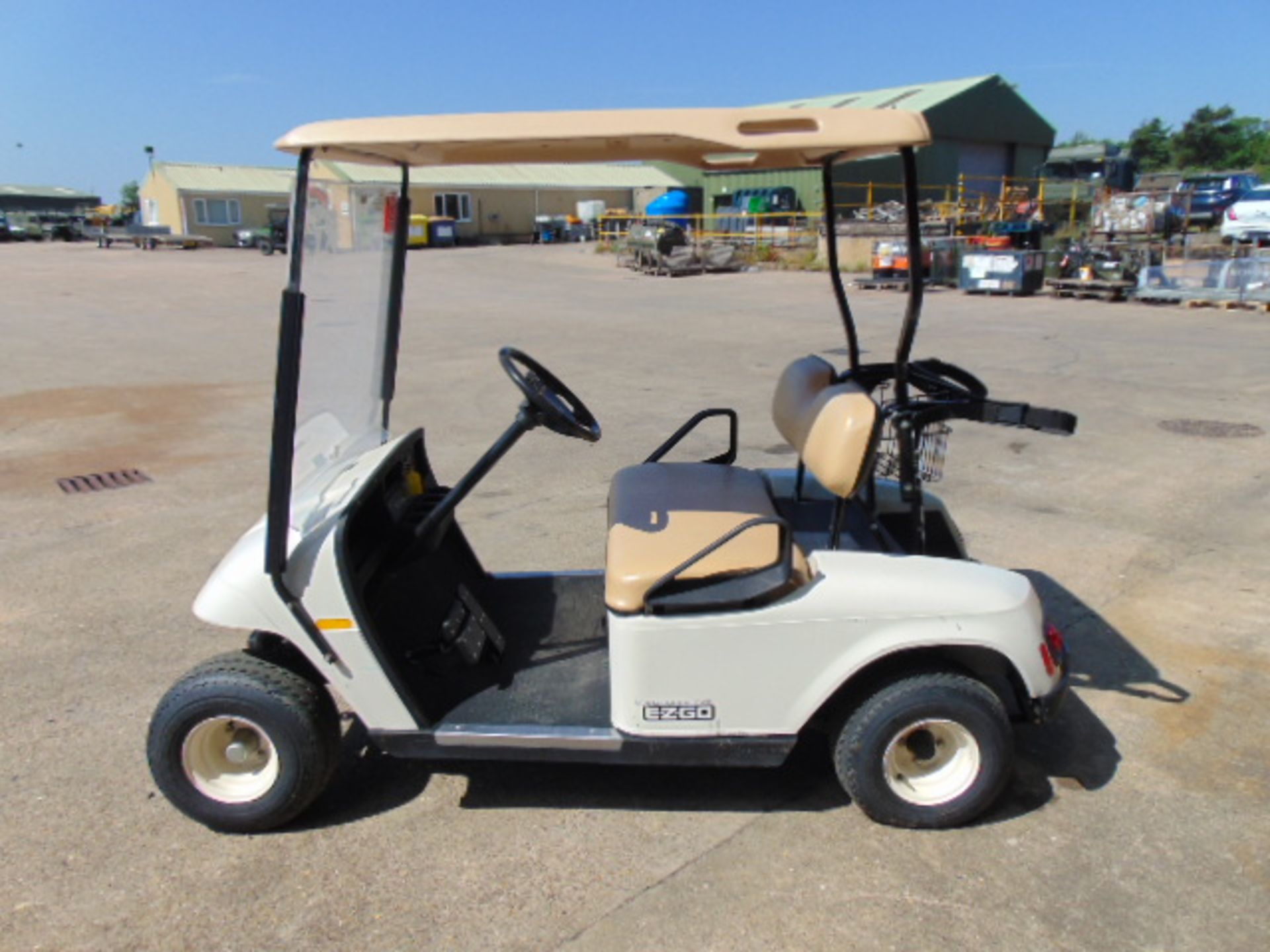 E-Z-GO Electric 2 Seat Golf Buggy ONLY 223 HOURS! - Image 4 of 17