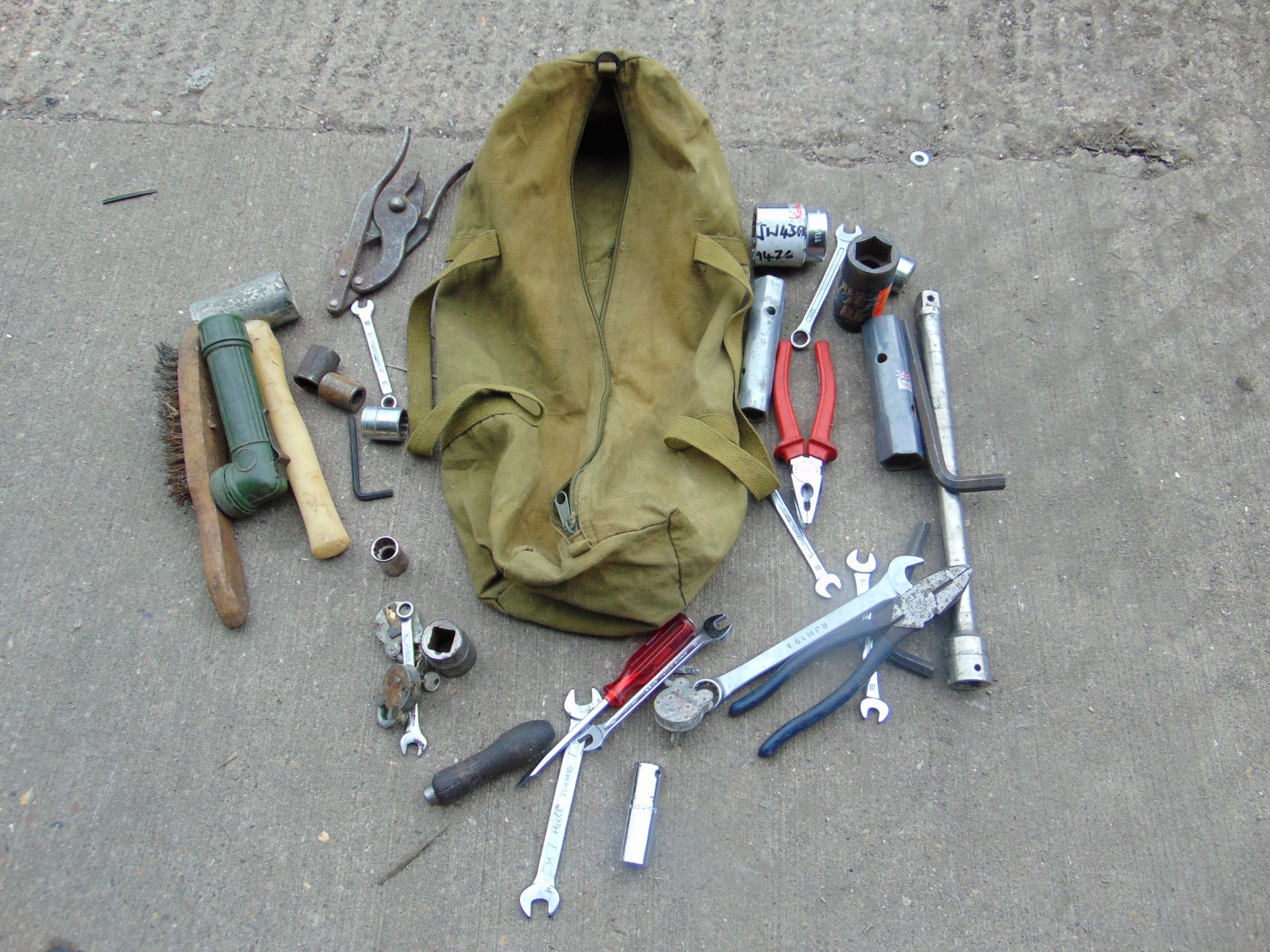 VARIOUS TOOLS AND CANVAS BAG