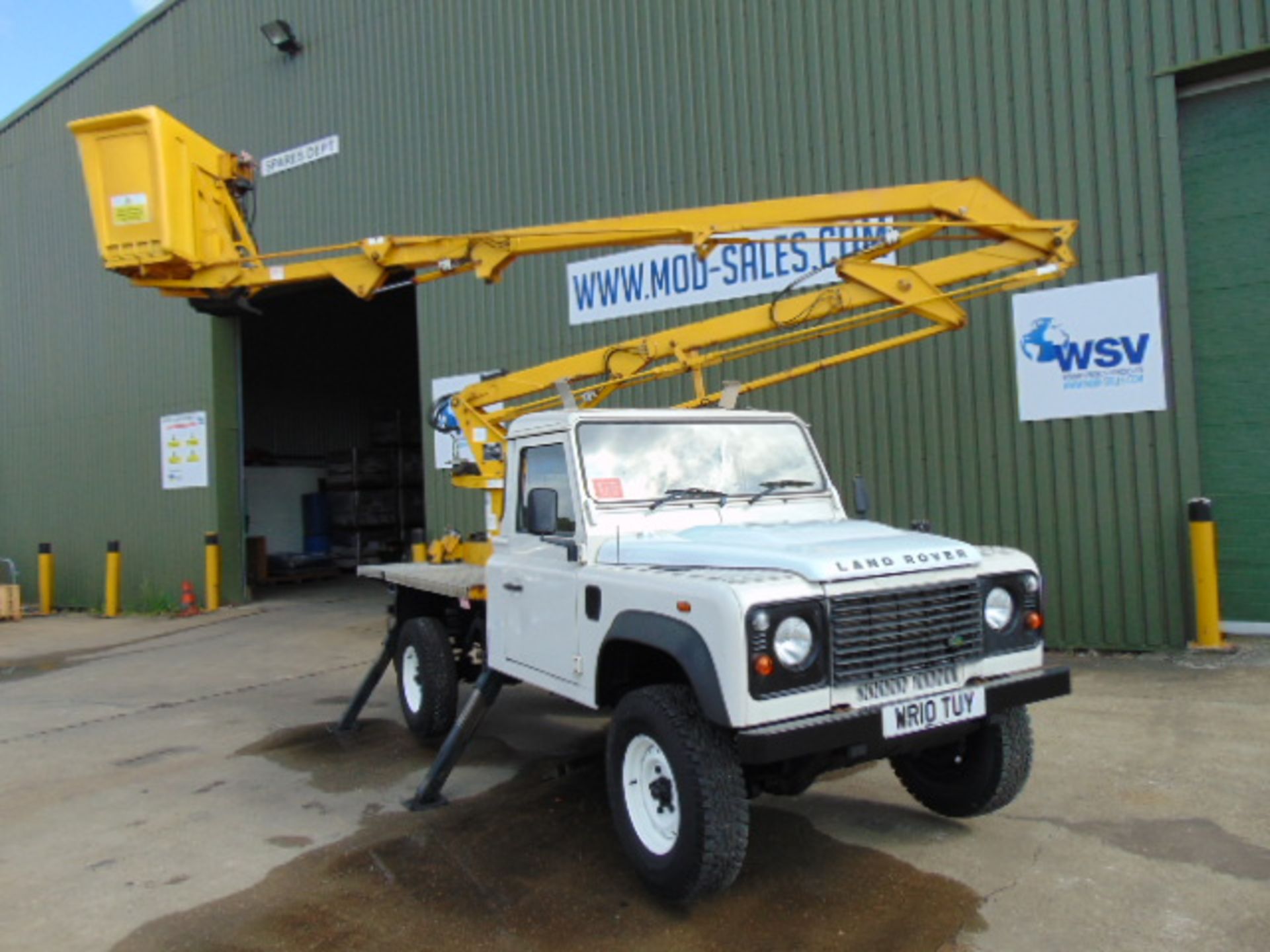 2010 Land Rover Defender 130 2.4 Puma Cherry Picker / Access Lift ONLY 83,760 MILES! - Image 2 of 32