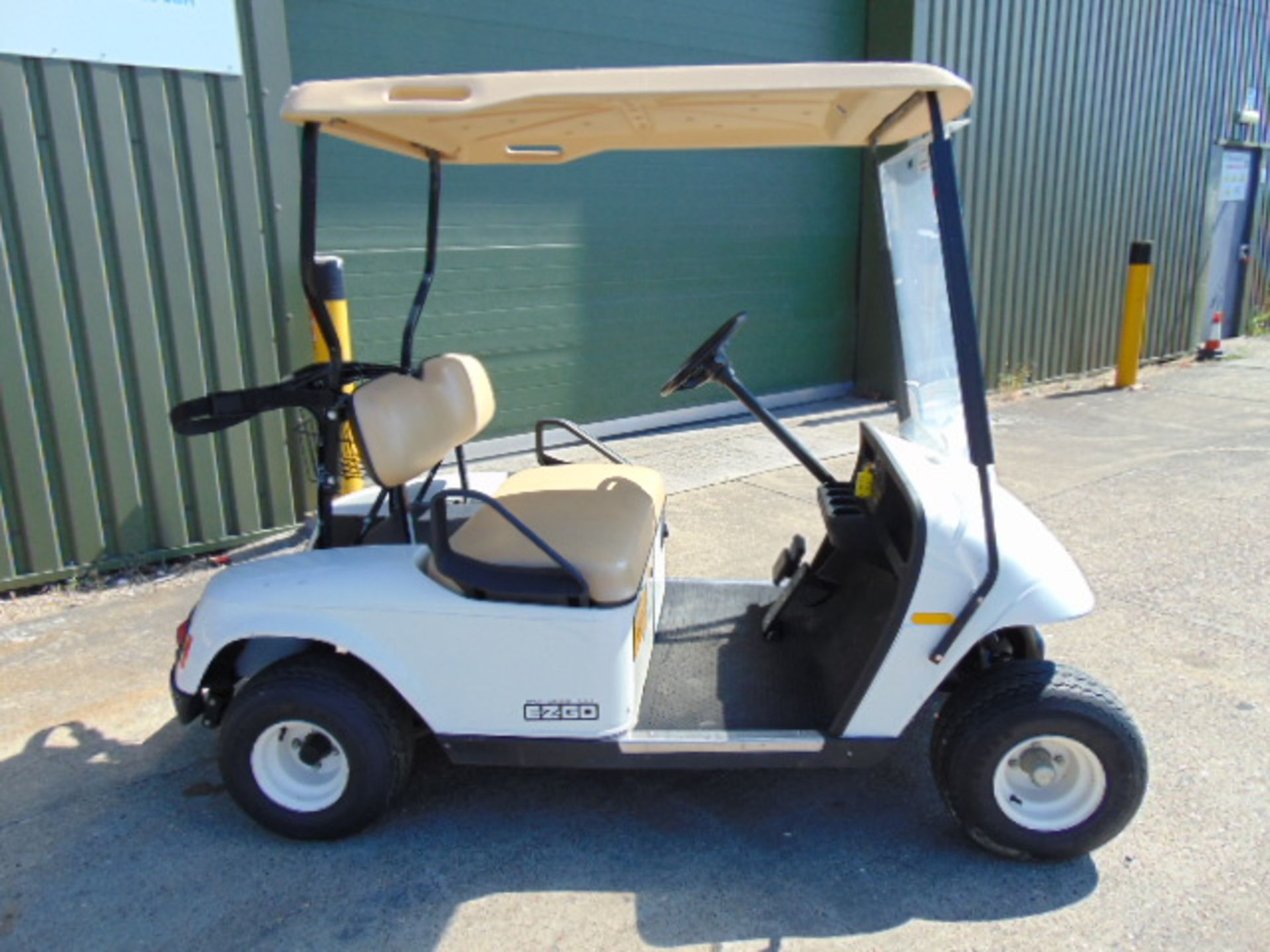 E-Z-GO Electric 2 Seat Golf Buggy ONLY 223 HOURS! - Image 5 of 17