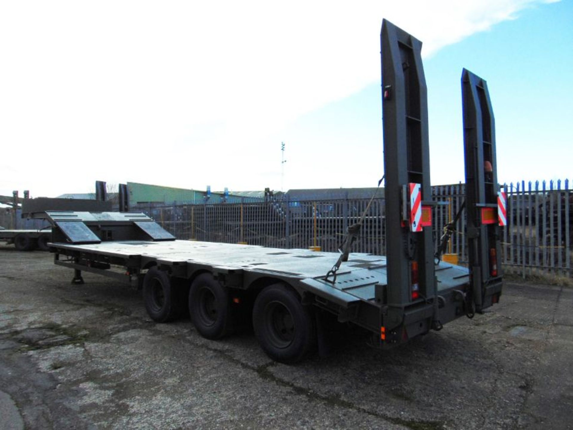 EX RESERVE Broshuis E-2130 Tri Axle Stepframe 43 Ton Trailer - Image 5 of 44