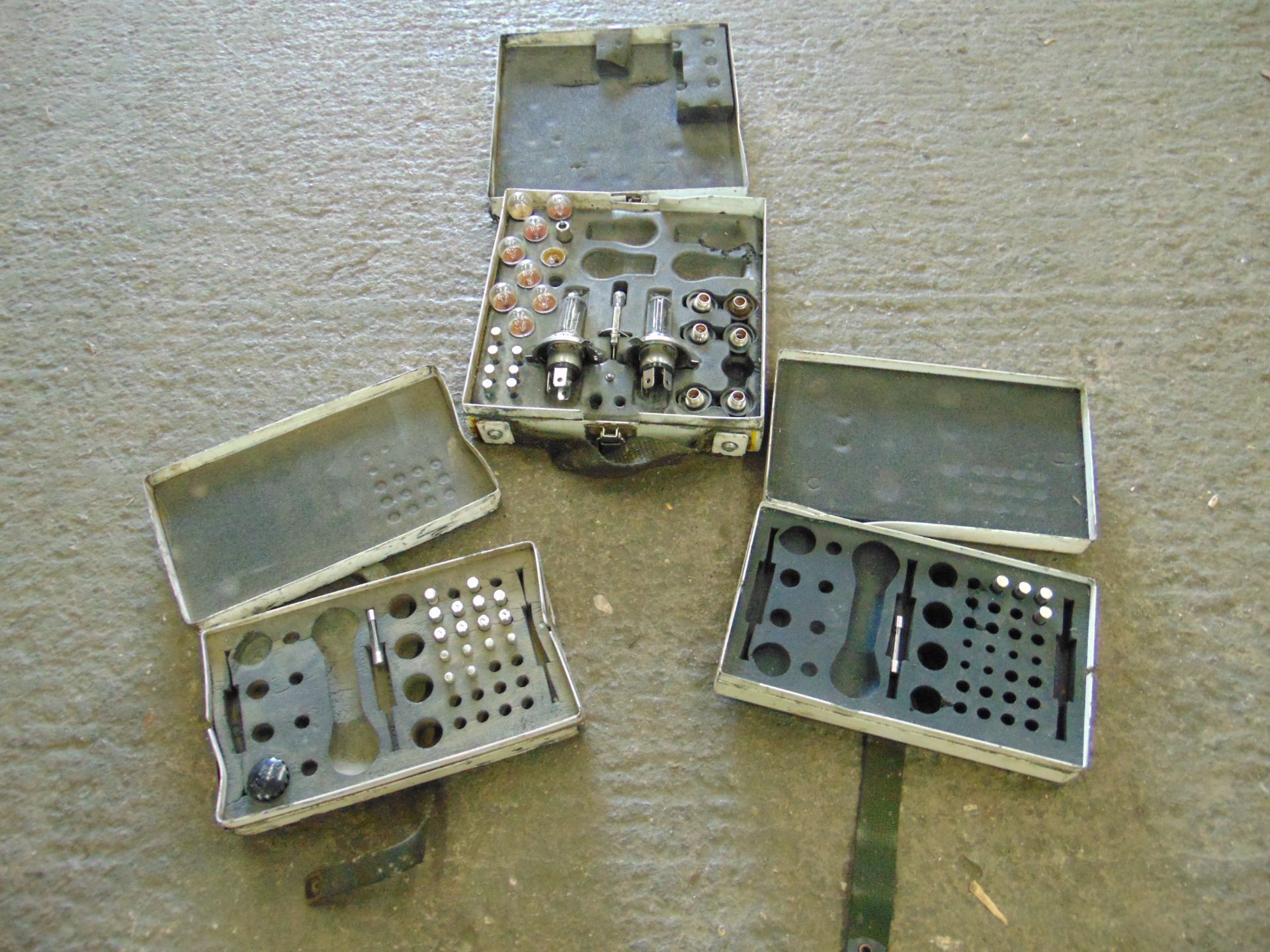 AFV SPARE FUSE/LIGHT HOLDER CASES 1 X LARGE 2 X SMALL - Bild 3 aus 3