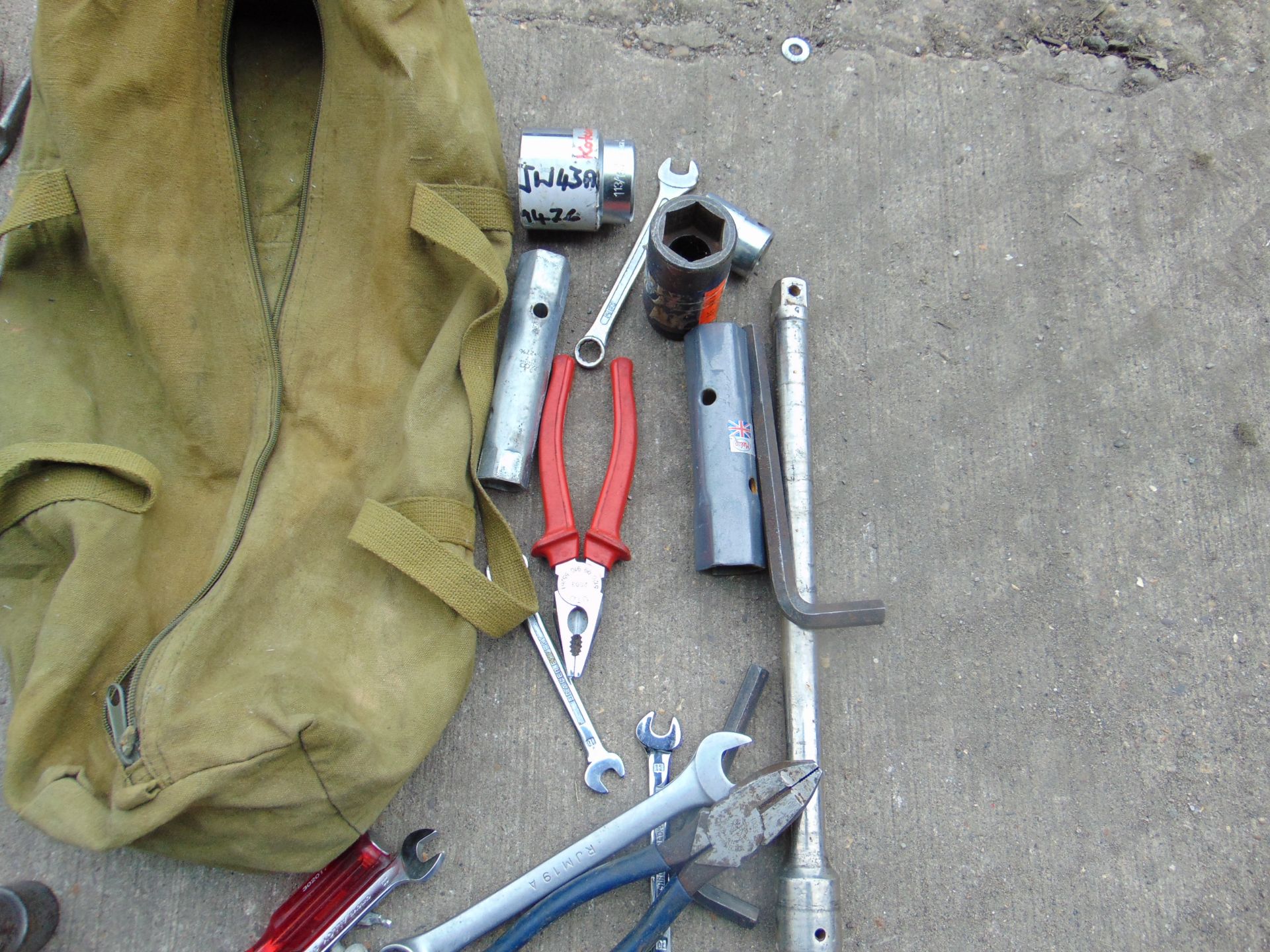 VARIOUS TOOLS AND CANVAS BAG - Image 3 of 5