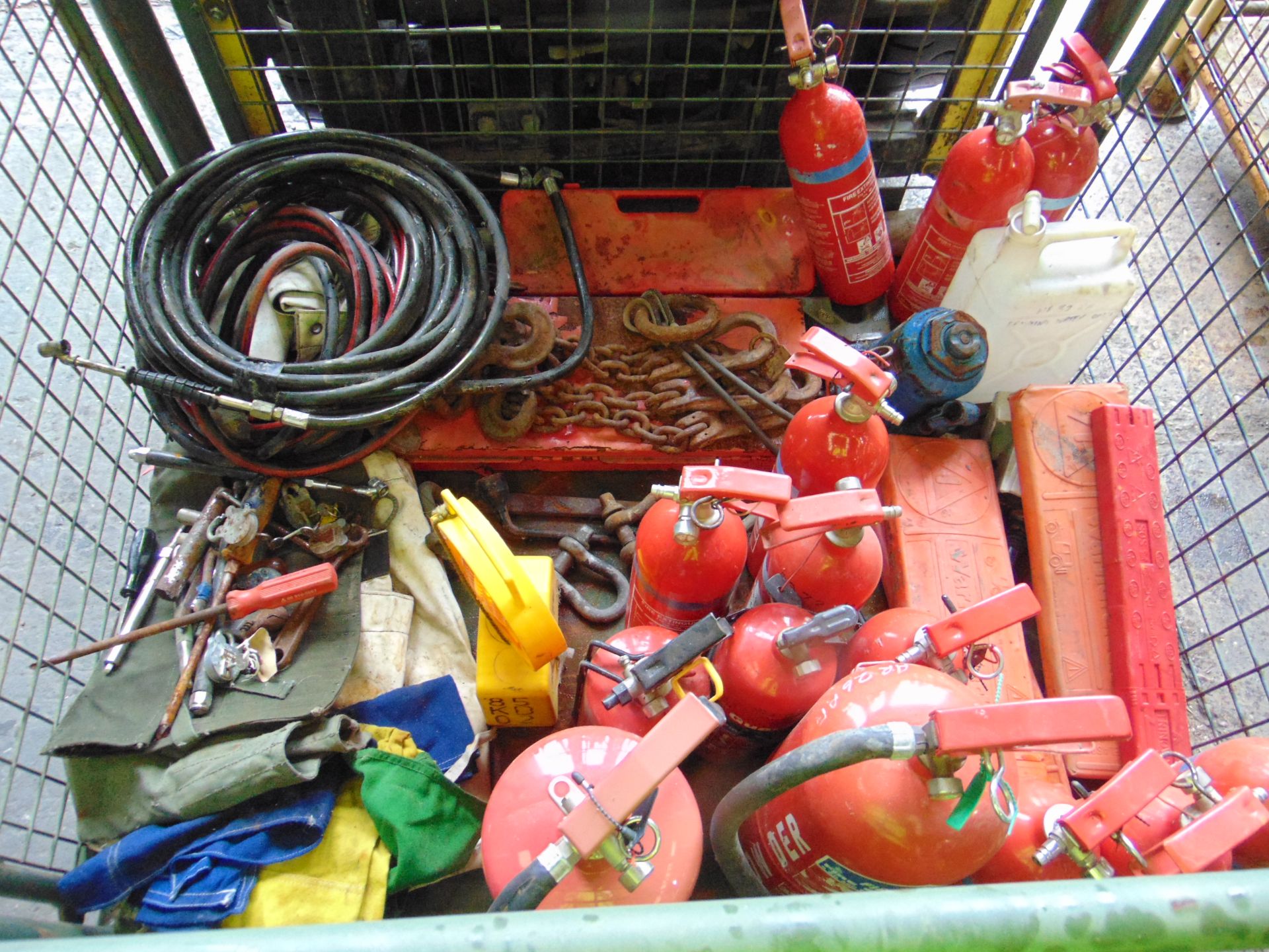 VARIOUS VEHICLE CES ITEMS INCLUDING VEHICLE JACK, FIRE EXTINGUISHERS, TOOLS, TYRE INFLATORS ETC.