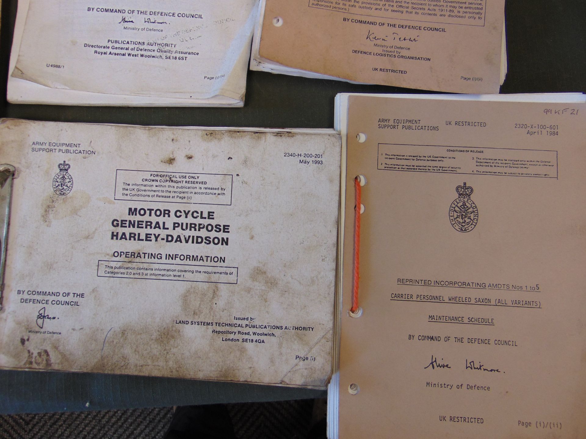 VARIOUS VEHICLE MANUALS - Image 2 of 4