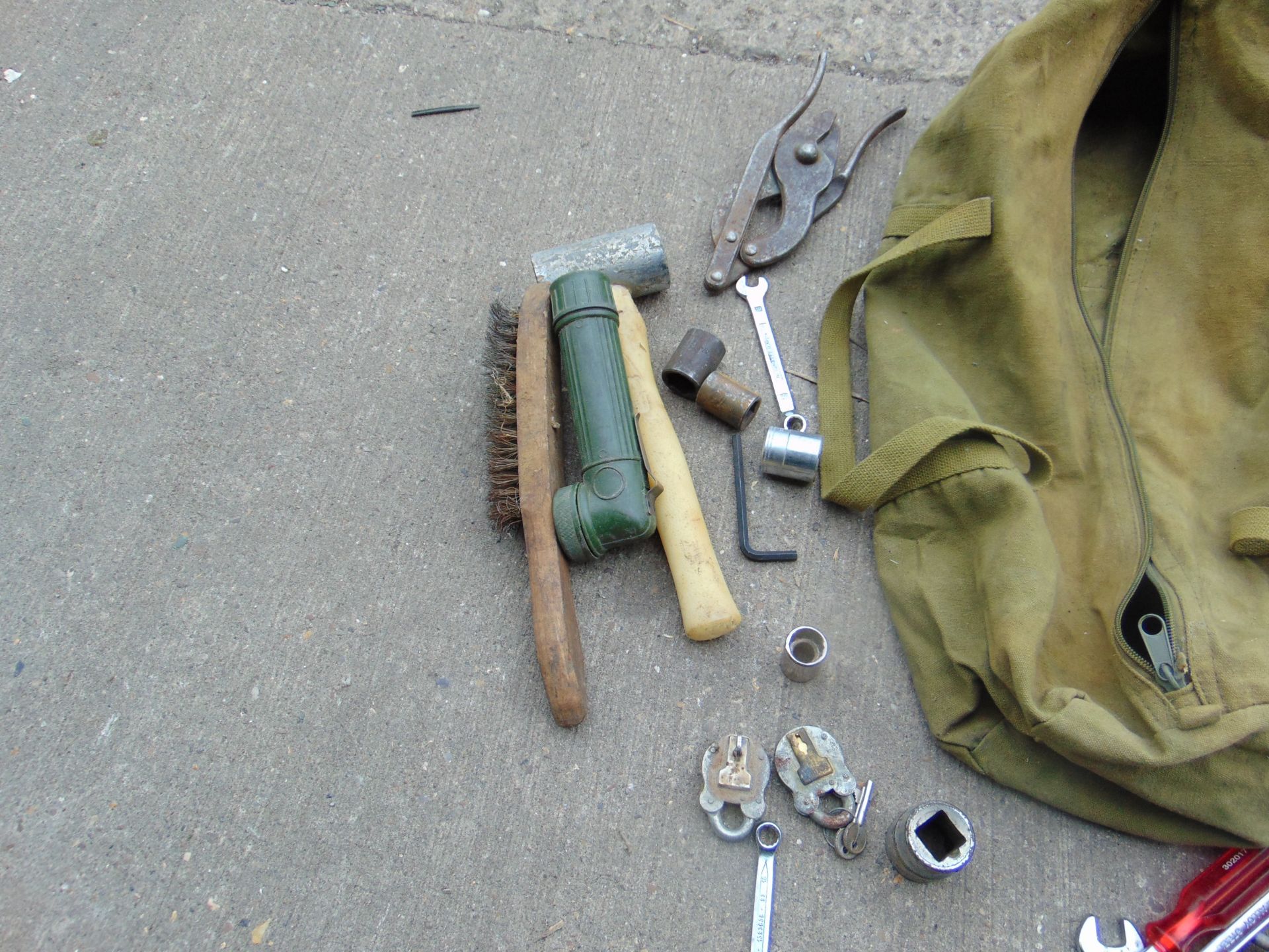 VARIOUS TOOLS AND CANVAS BAG - Image 4 of 5