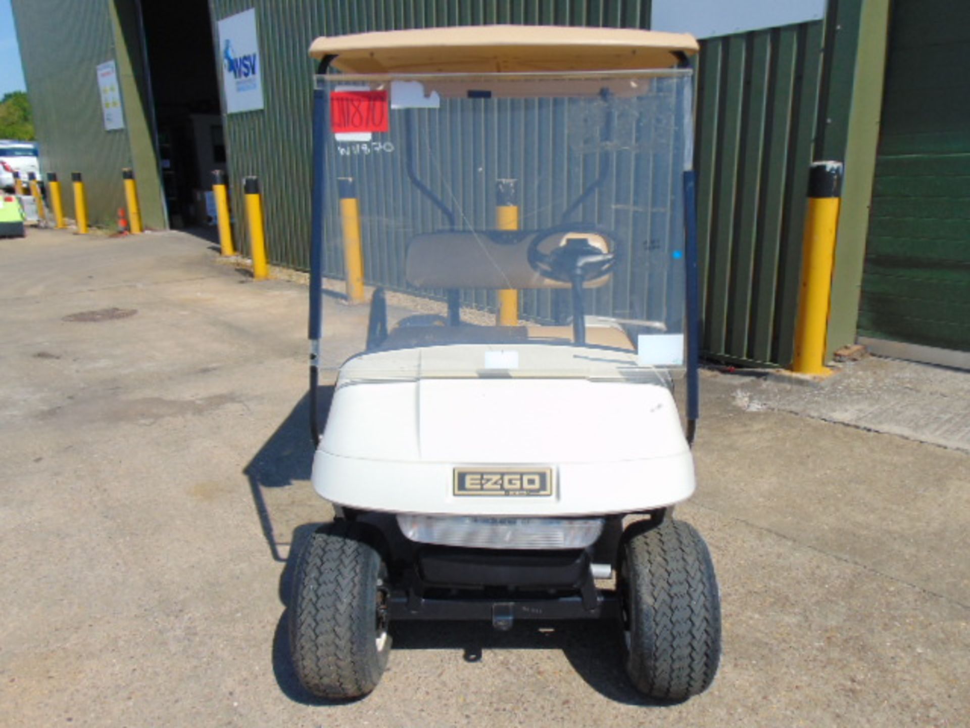 E-Z-GO Electric 2 Seat Golf Buggy ONLY 223 HOURS! - Image 2 of 17