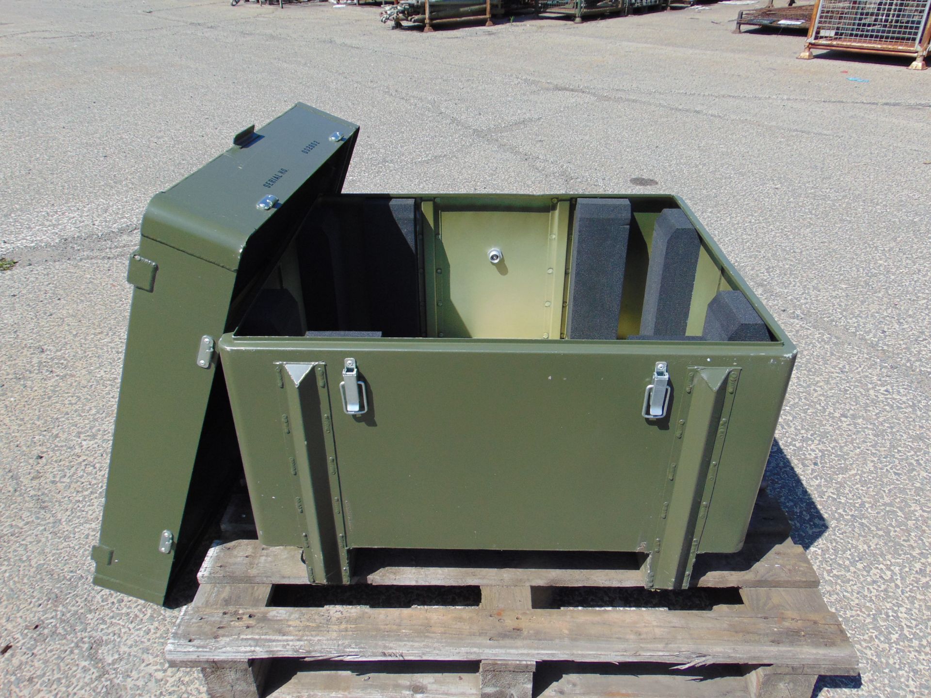 Large Heavy Duty Secure Storage Box as shown - Image 6 of 8