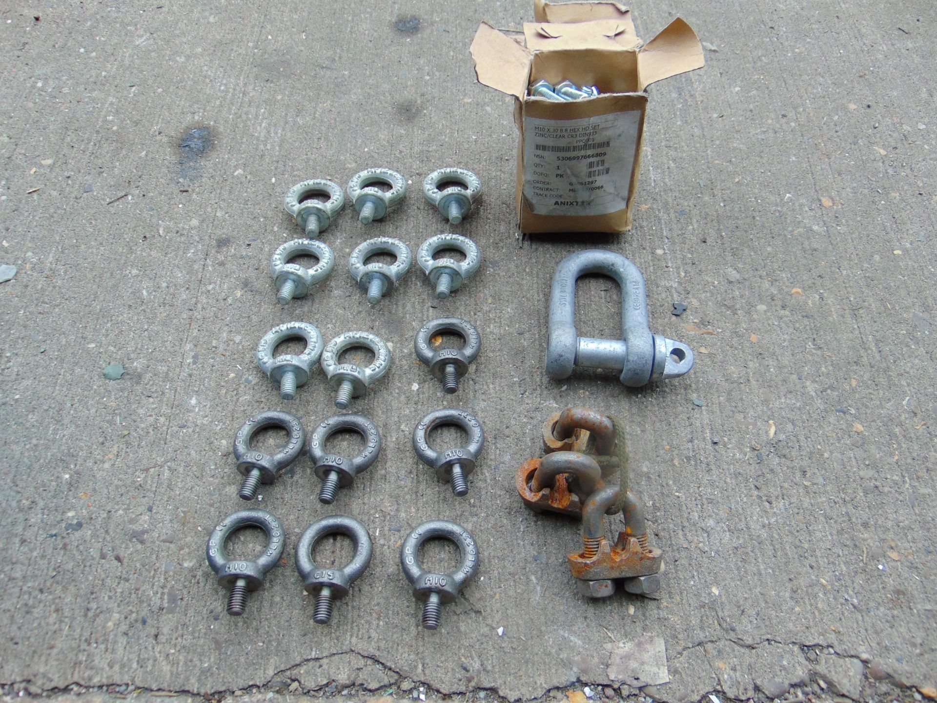 15 x M10 0.23t EYEBOLTS, 3 x WIRE ROPE CLAMPS, 30CWT D SHACKLE AND A BOX OF M10 x 30mm BOLTS