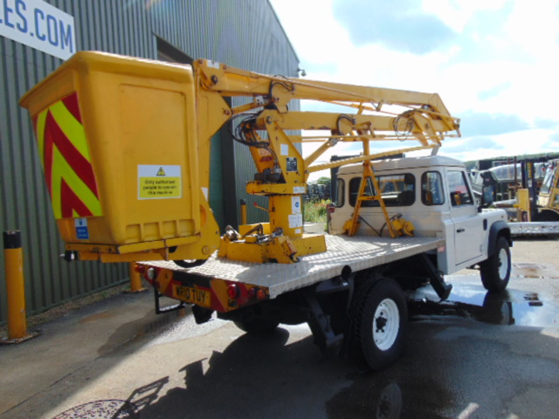 2010 Land Rover Defender 130 2.4 Puma Cherry Picker / Access Lift ONLY 83,760 MILES! - Image 9 of 32