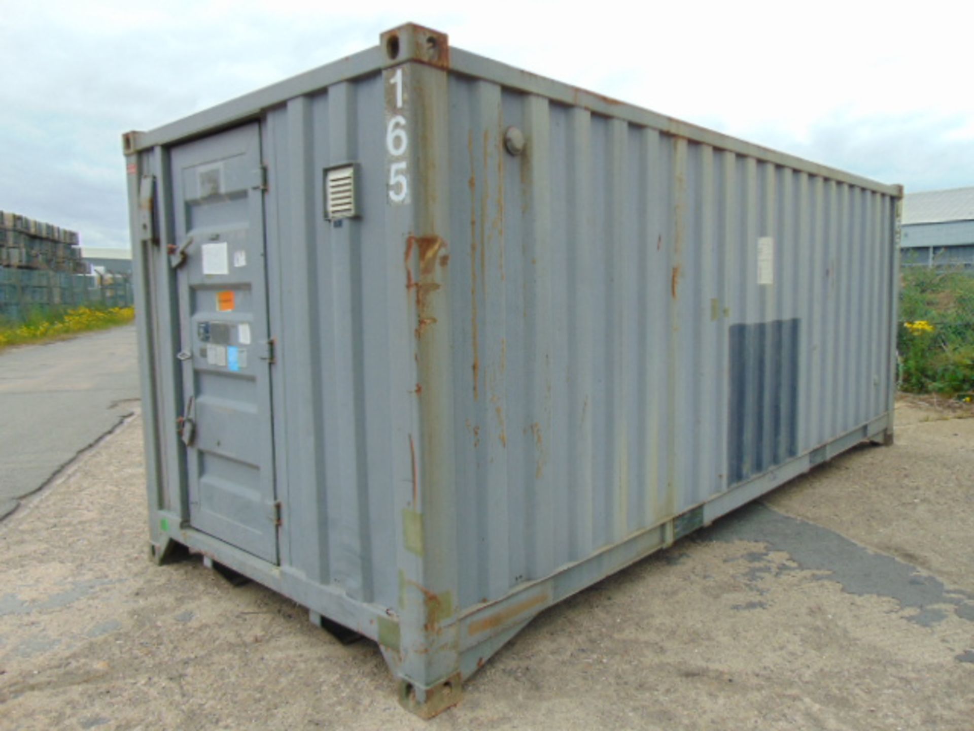Front Line Ablution Unit in 20ft Container with hook loader, Twist Locks Etc - Image 3 of 19