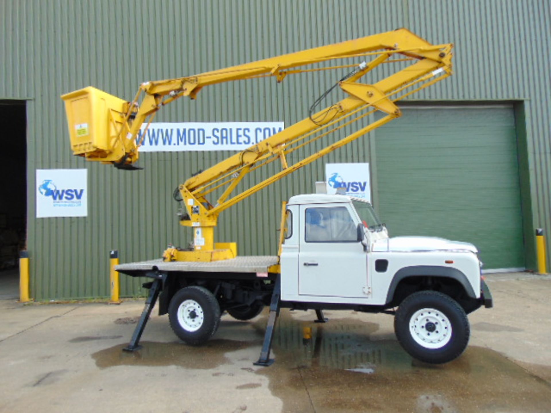 2010 Land Rover Defender 130 2.4 Puma Cherry Picker / Access Lift ONLY 83,760 MILES!