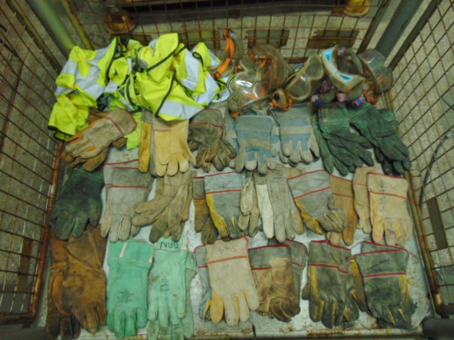 Mixed Safety Eqpt inc Gloves, Goggles, Hi Viz Vests etc