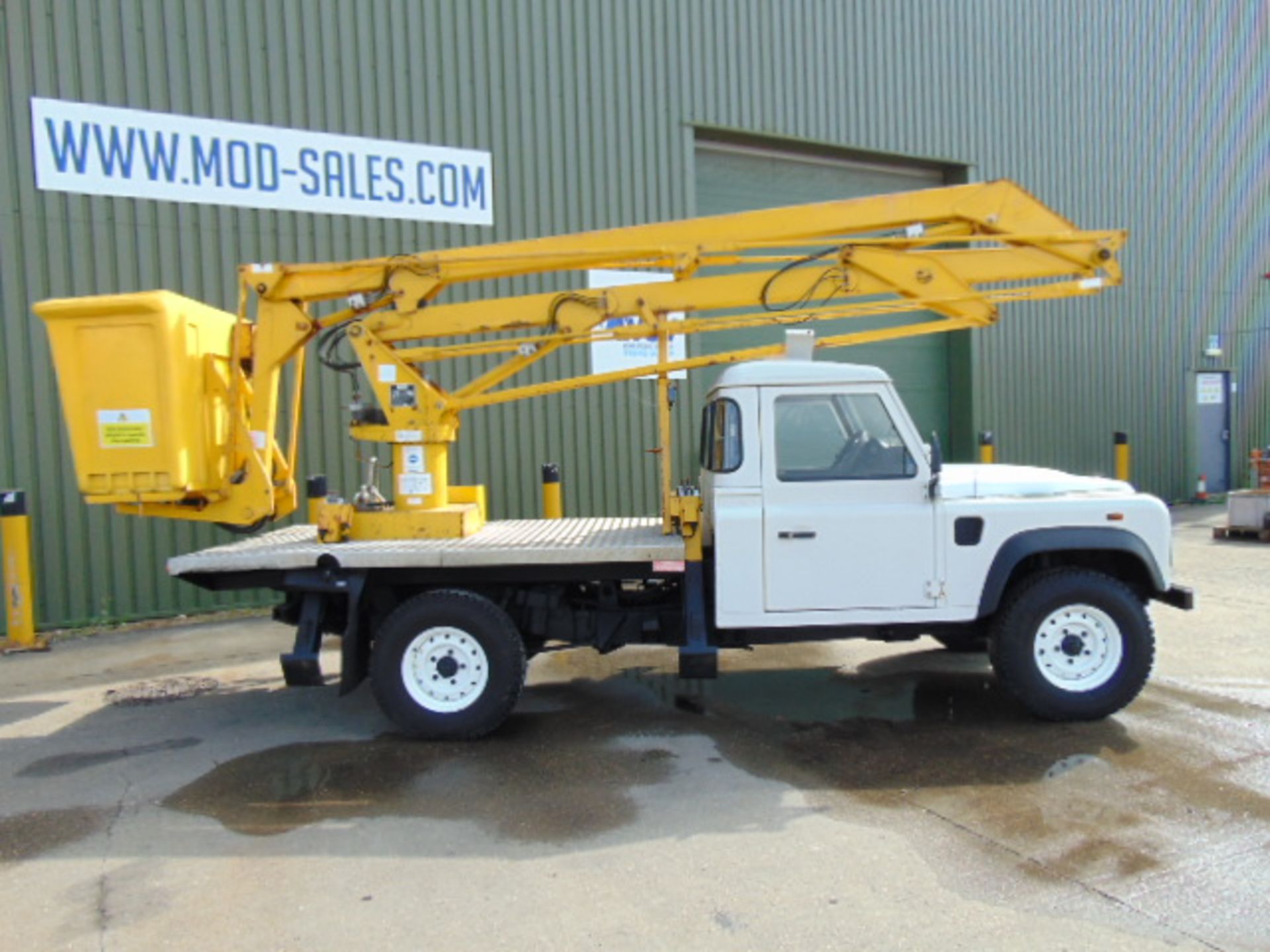 2010 Land Rover Defender 130 2.4 Puma Cherry Picker / Access Lift ONLY 83,760 MILES! - Image 8 of 32