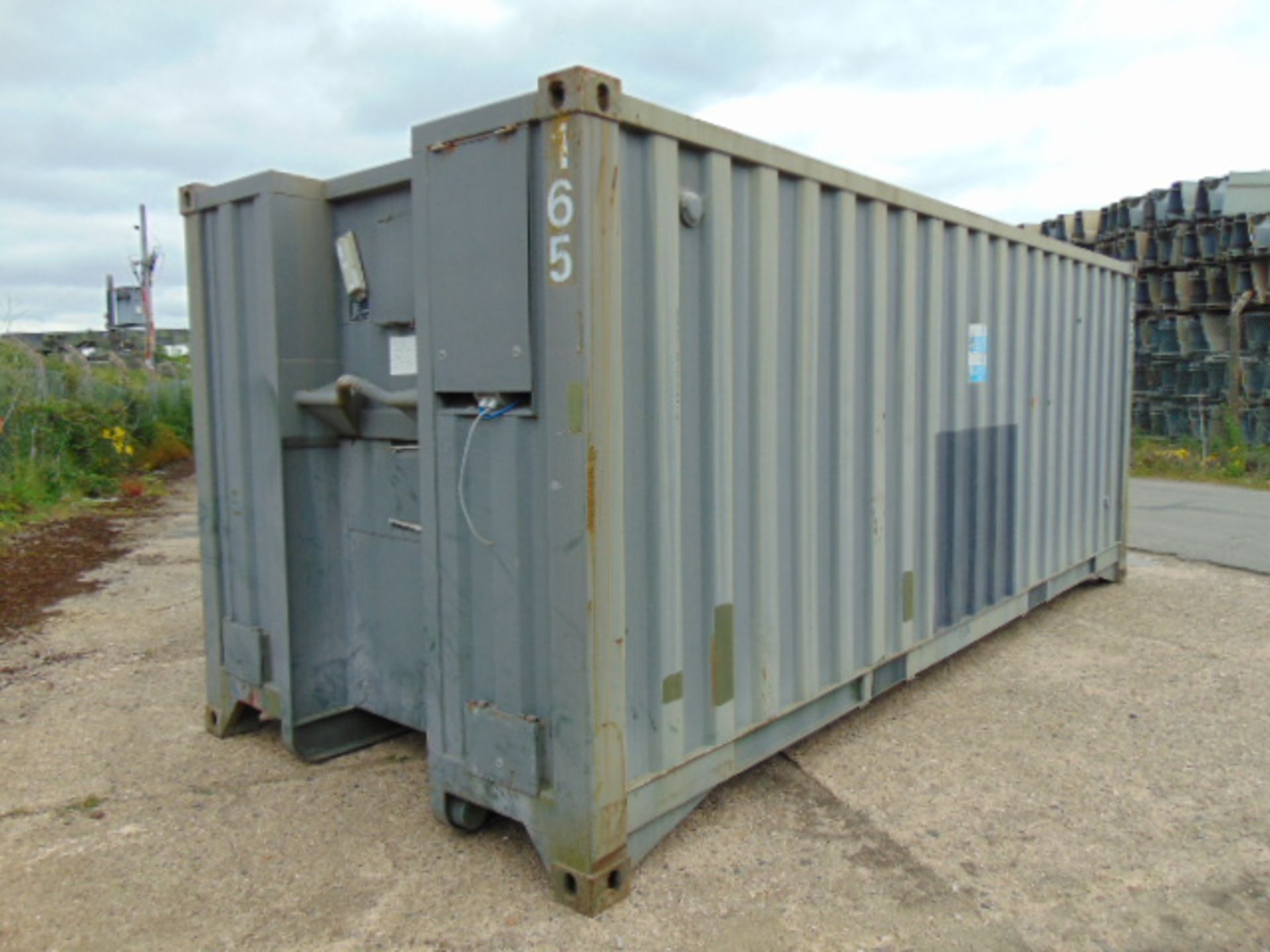 Front Line Ablution Unit in 20ft Container with hook loader, Twist Locks Etc - Image 5 of 19