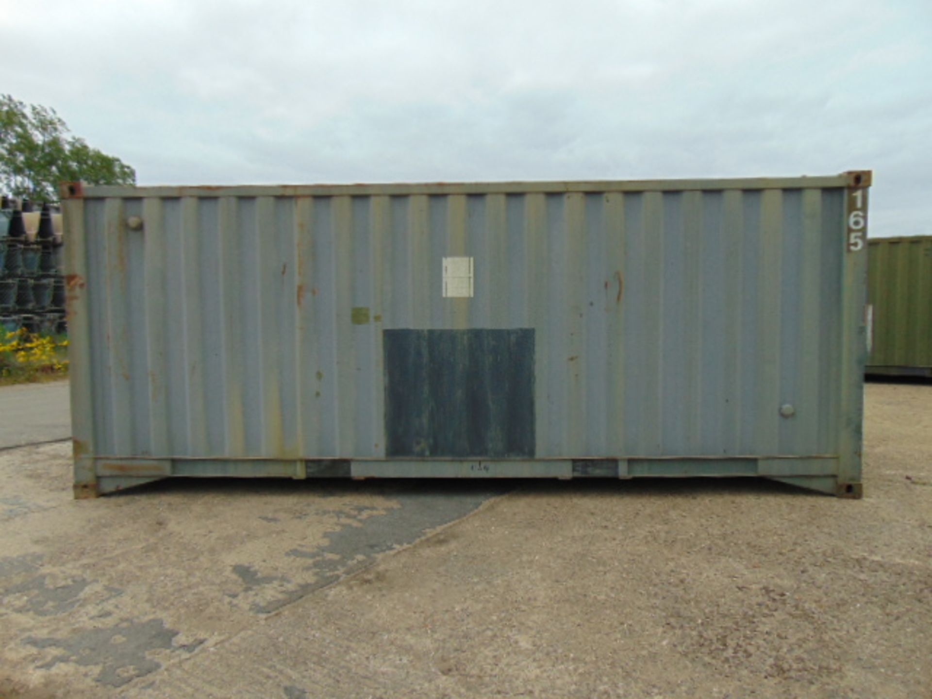 Front Line Ablution Unit in 20ft Container with hook loader, Twist Locks Etc - Image 4 of 19