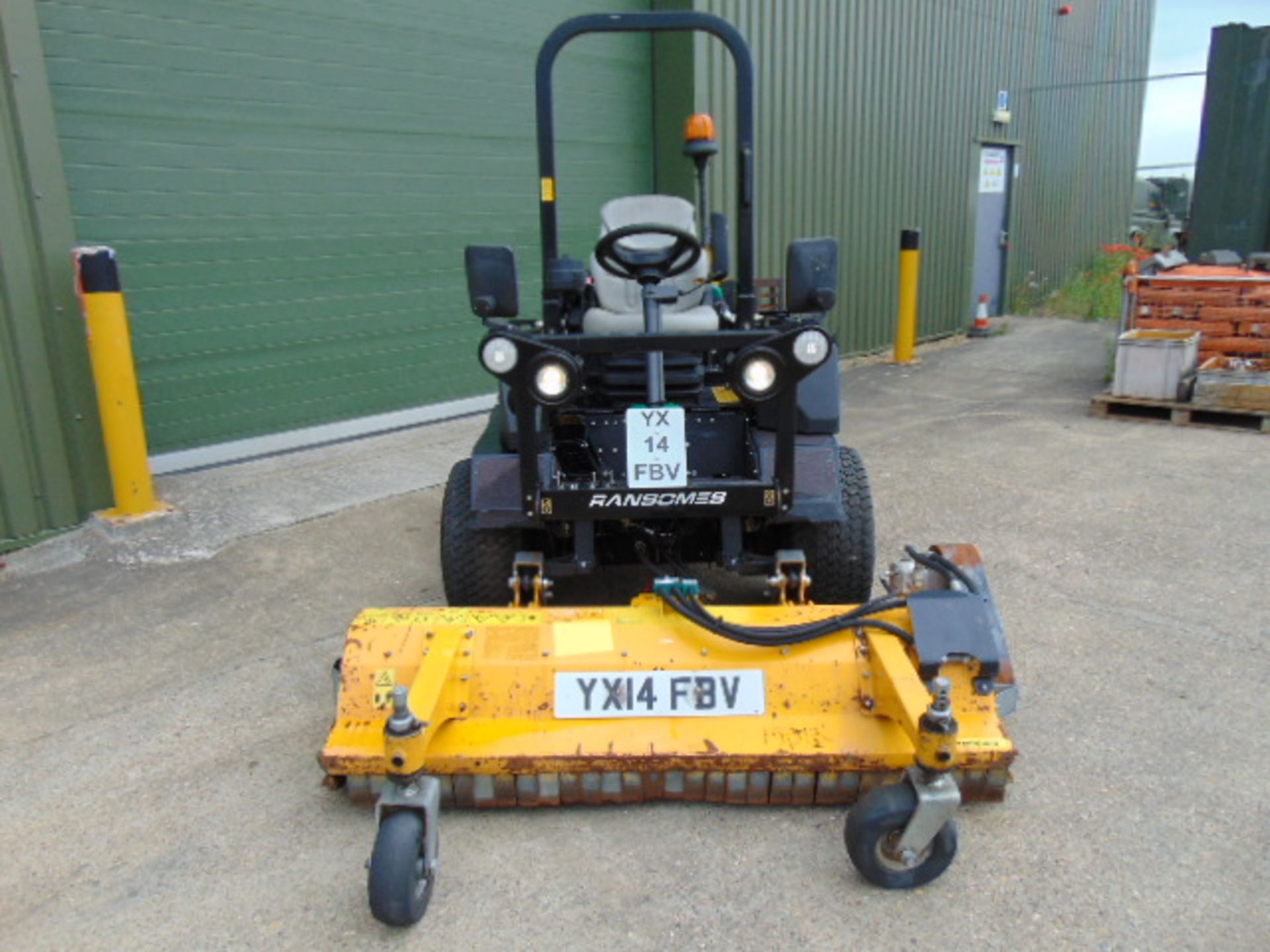 2014 Ransomes HR300 C/W Muthing Outfront Flail Mower ONLY 2,395 HOURS - Image 2 of 24