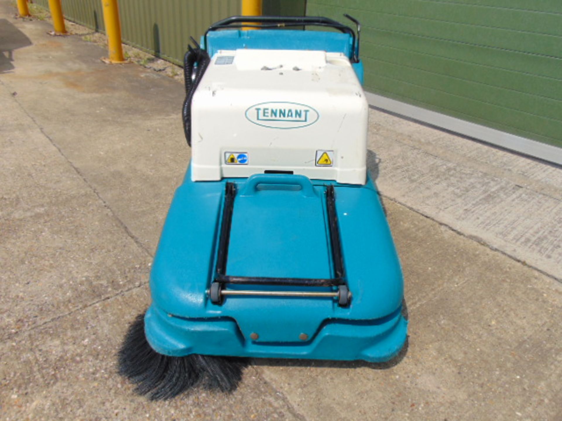 Tennant 3640 24V Walk Behind Vacuum Sweeper ONLY 236 HOURS! - Image 2 of 13