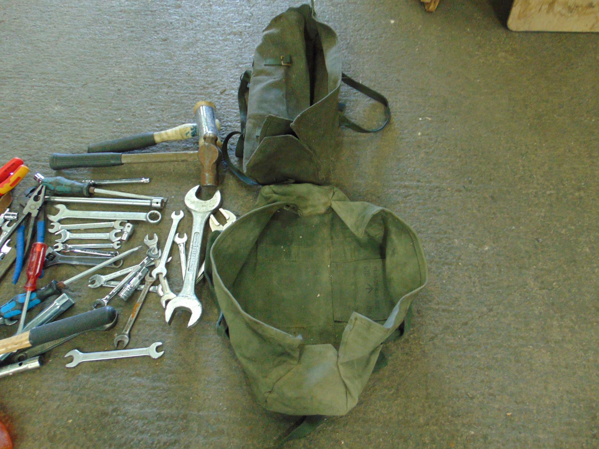 VARIOUS TOOLS & 2 x CANVAS TOOL BAGS - Image 2 of 5