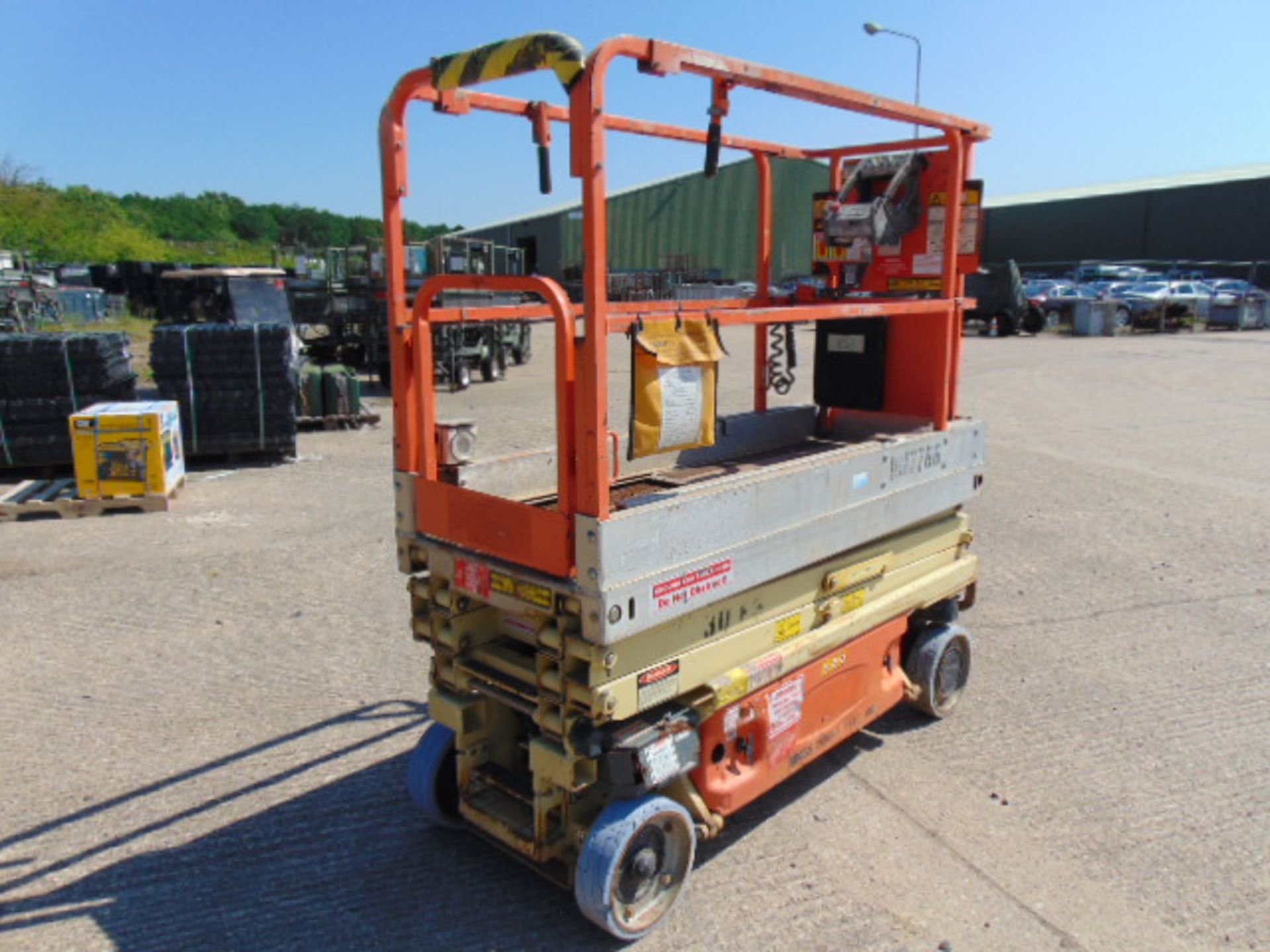 JLG 1930ES 7.62m Electric Scissor Lift Access Platform ONLY 301 Hours! - Image 2 of 15