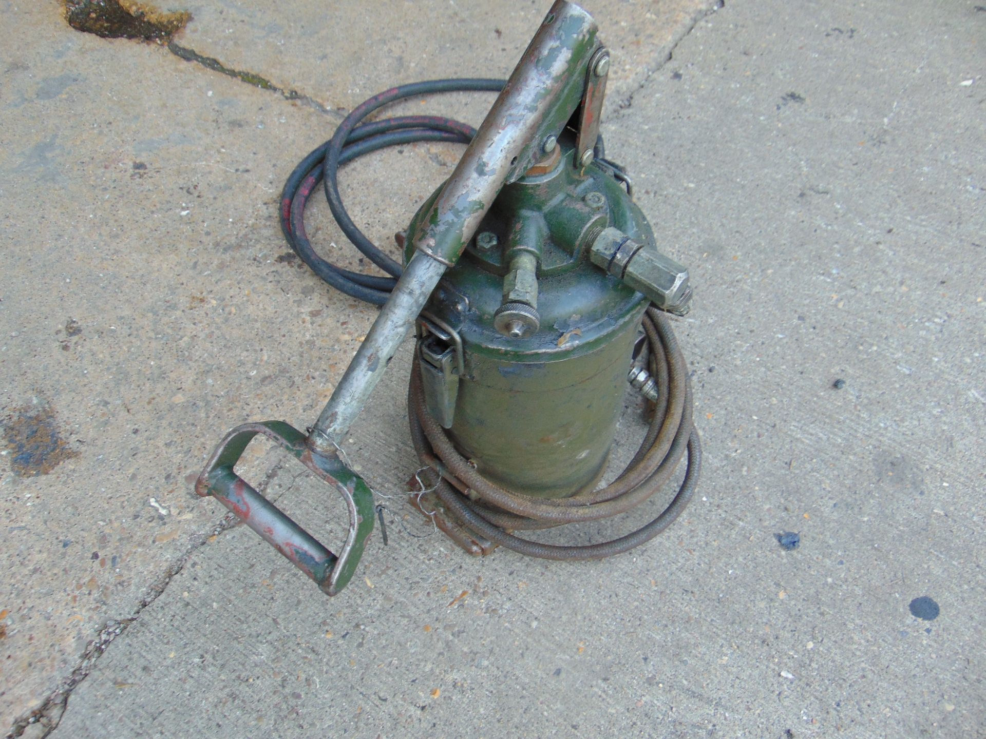 Large grease (Oddy) gun with spare hose - Image 3 of 3