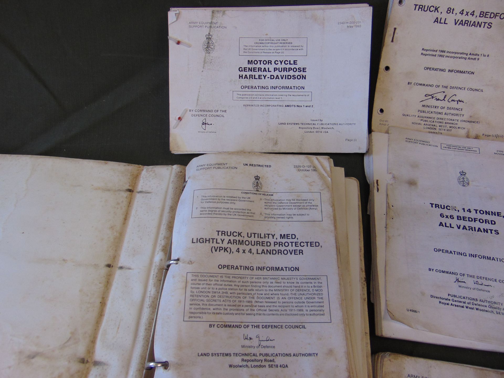 VARIOUS VEHICLE MANUALS - Image 4 of 4