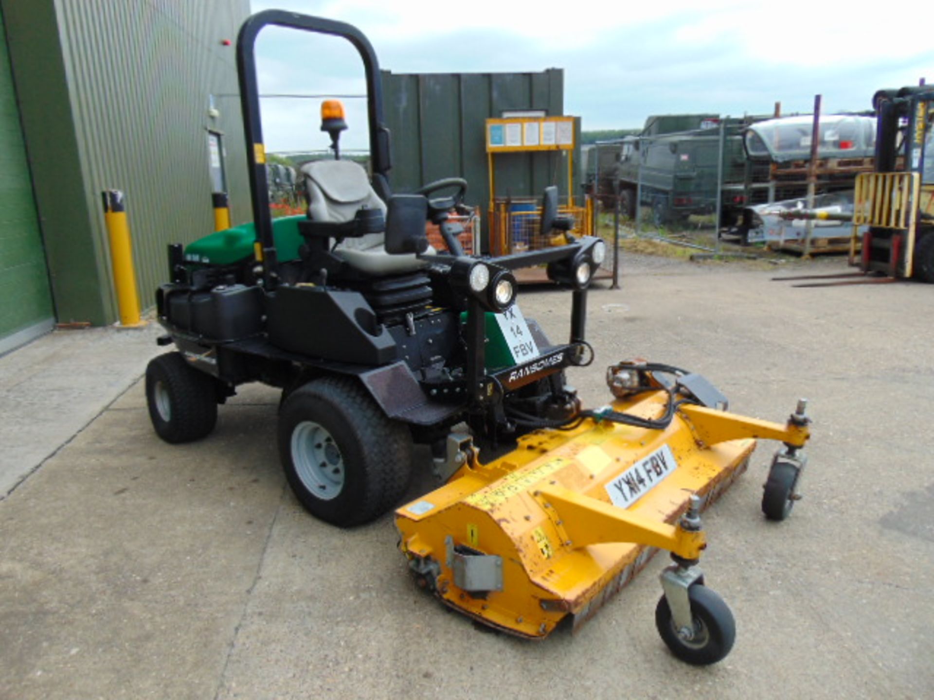 2014 Ransomes HR300 C/W Muthing Outfront Flail Mower ONLY 2,395 HOURS - Image 3 of 24