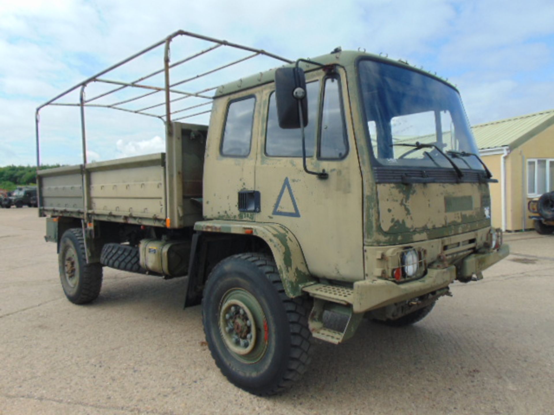 Left Hand Drive Leyland Daf 45/150 4 x 4 fitted with Hydraulic Winch ( operates Front and Rear )