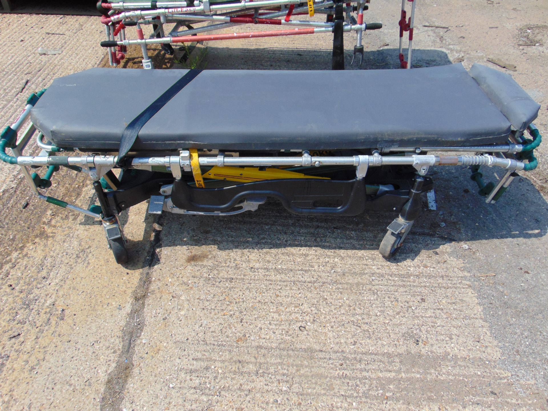 2 x MOBILE STRETCHERS - Image 2 of 9