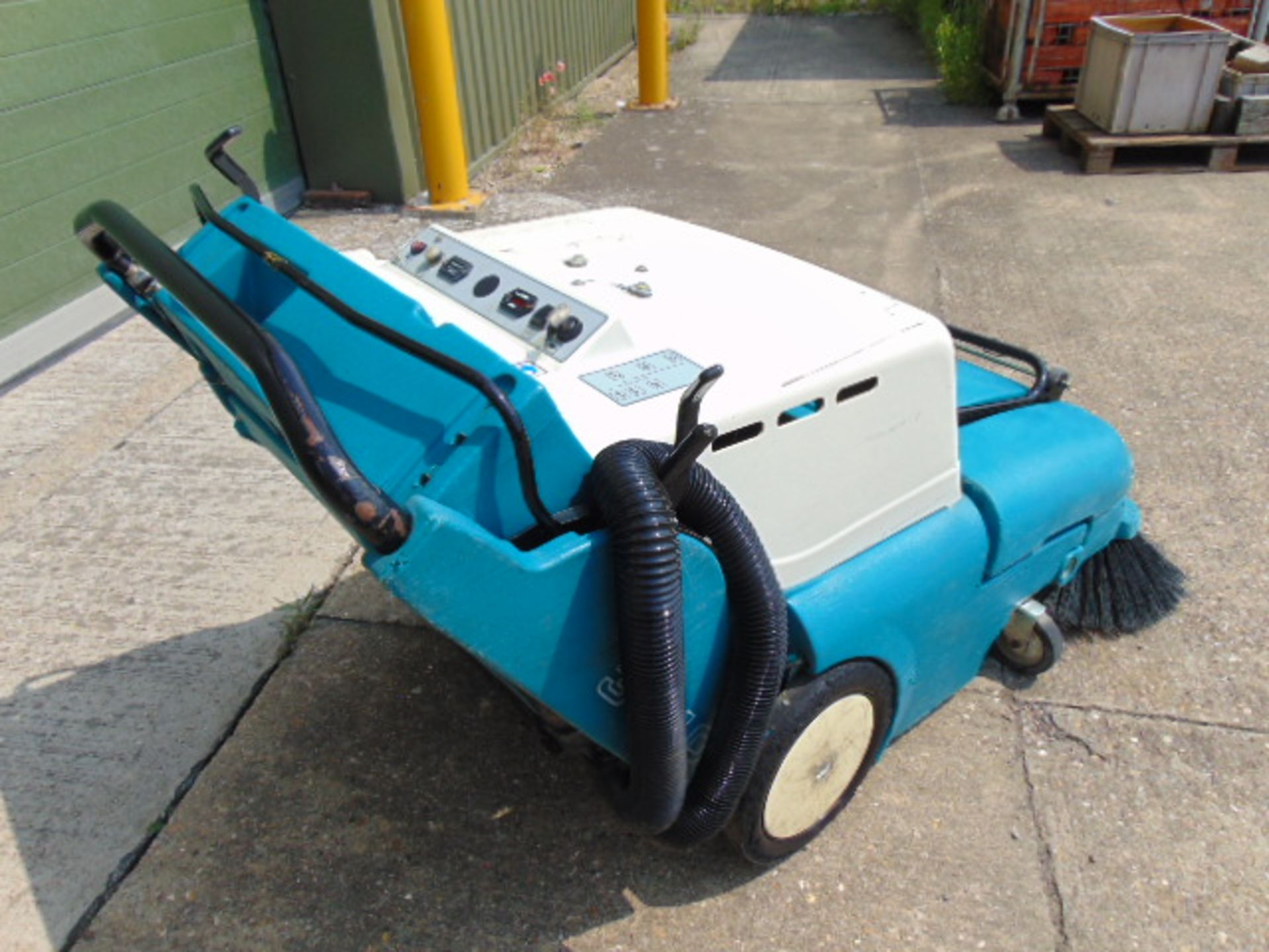 Tennant 3640 24V Walk Behind Vacuum Sweeper ONLY 236 HOURS! - Image 6 of 13