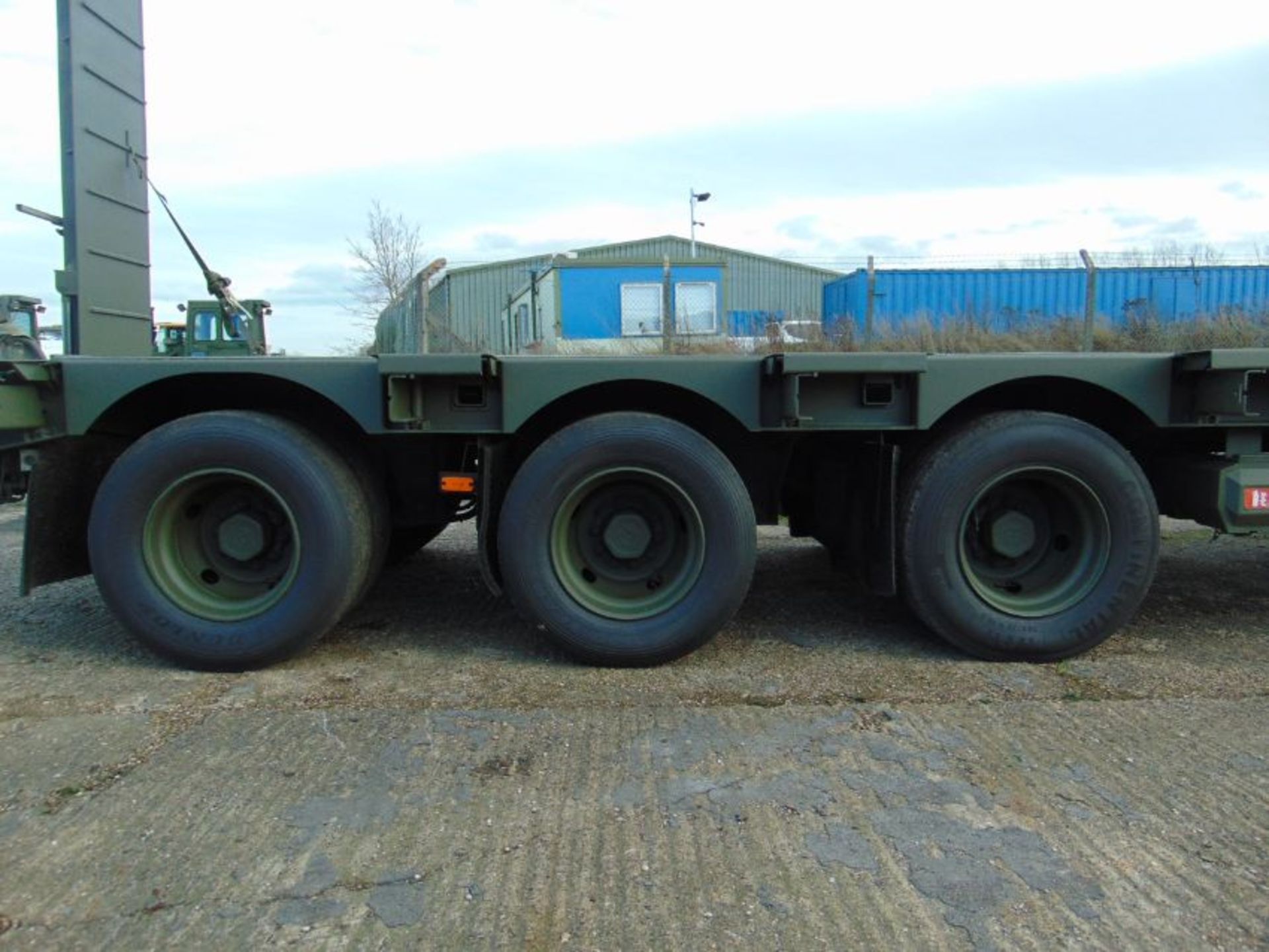 EX RESERVE Broshuis E-2130 Tri Axle Stepframe 43 Ton Trailer - Image 38 of 44