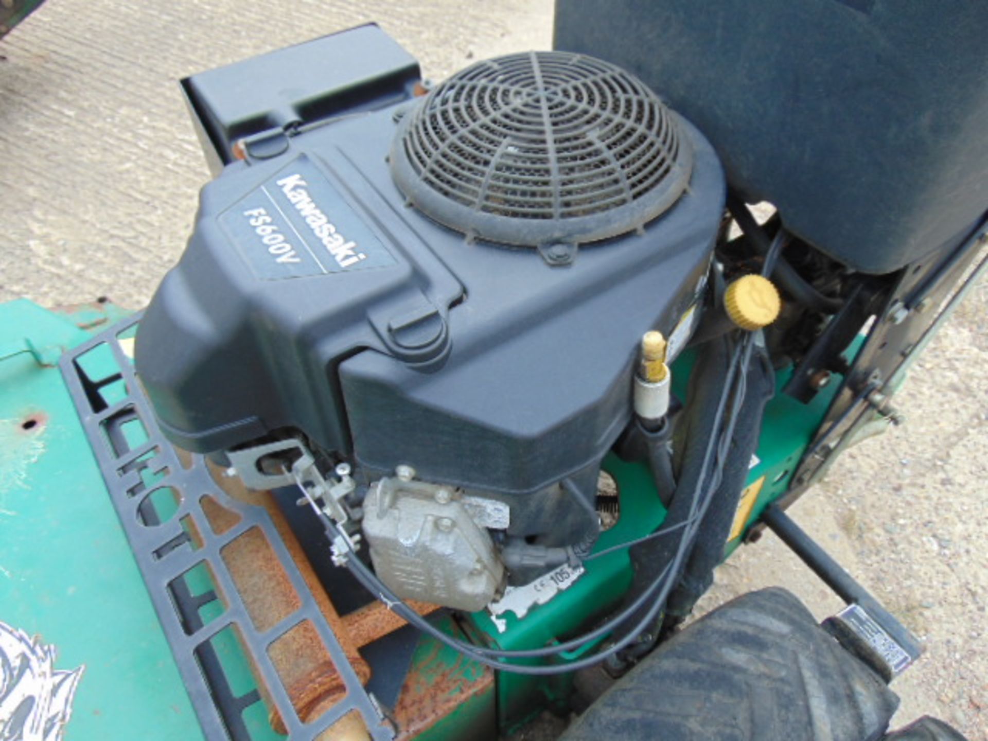 2015 Bobcat Hydrodrive 52 inches zero turn Mower ONLY 1277 HOURS! - Image 7 of 9