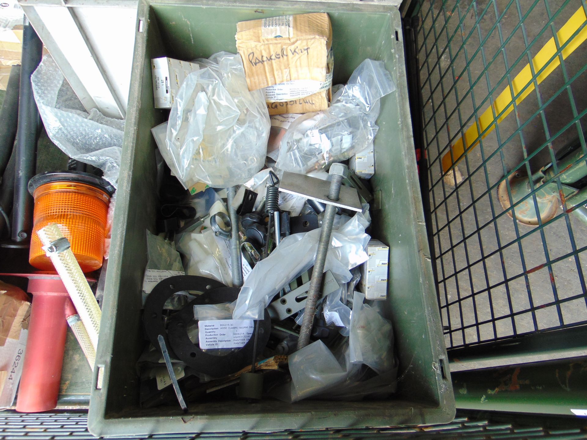 BOX OF ASSORTED NUTS, BOLTS AND VARIOUS ITEMS - Image 3 of 4