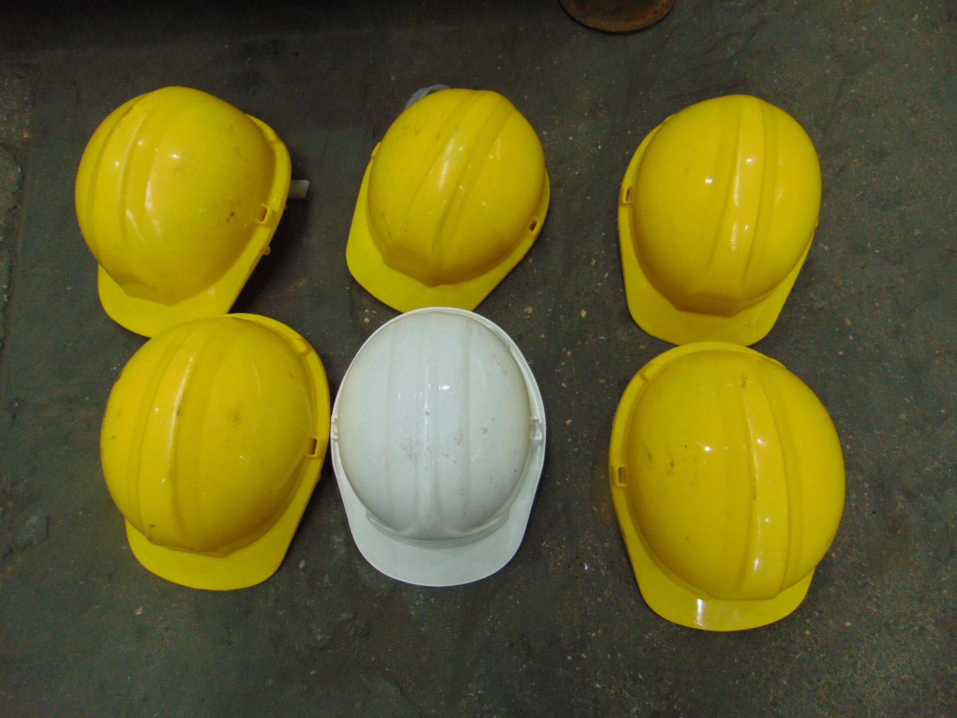 6 x HARD HATS