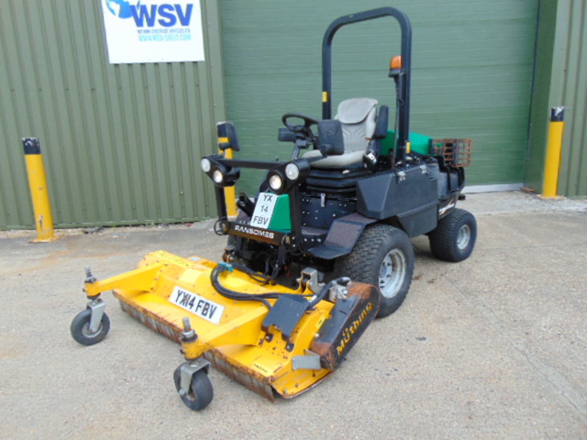 2014 Ransomes HR300 C/W Muthing Outfront Flail Mower ONLY 2,395 HOURS